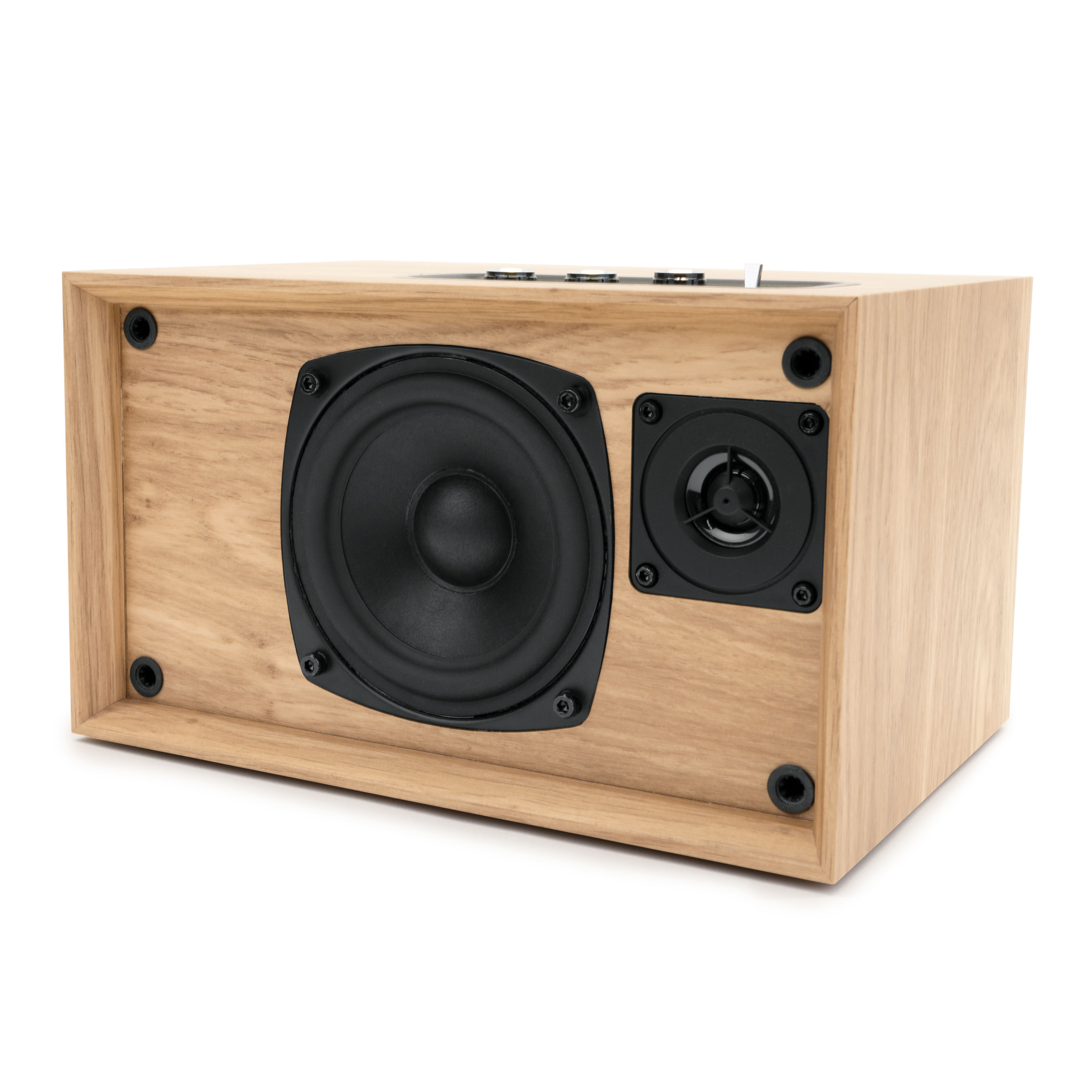 Drewniany głośnik z dwoma głośnikami. Jeden duży czarny, jeden mały czarny. Widoczne czarne śruby.