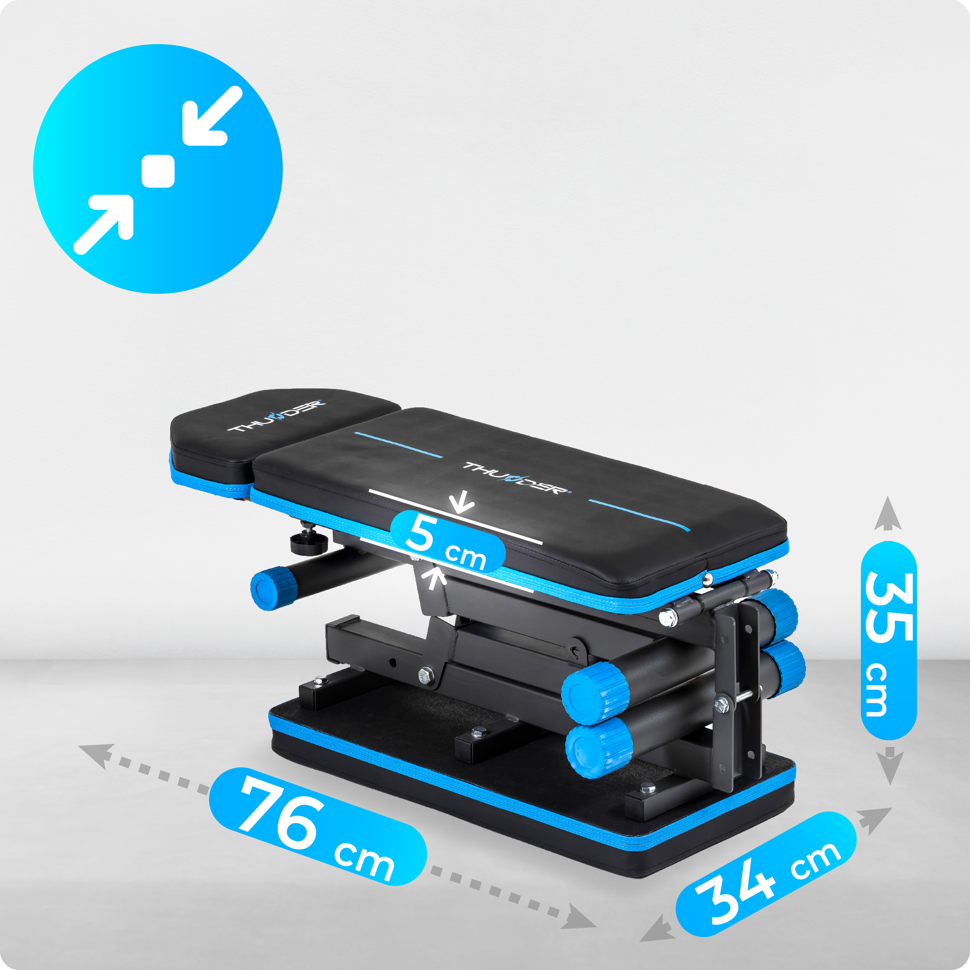 Ławka do ćwiczeń. Jest czarna i niebieska. Wymiary są pokazane ze strzałkami.