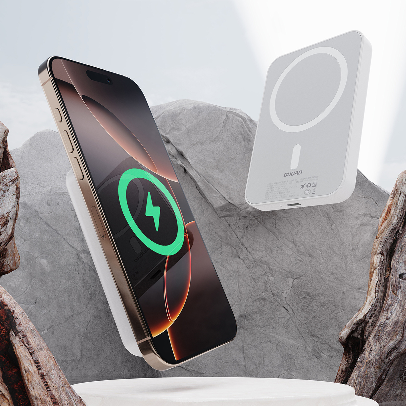 Smartfon z magnetyczną ładowarką bezprzewodową. Telefon i ładowarka unoszą się na kamiennej powierzchni.