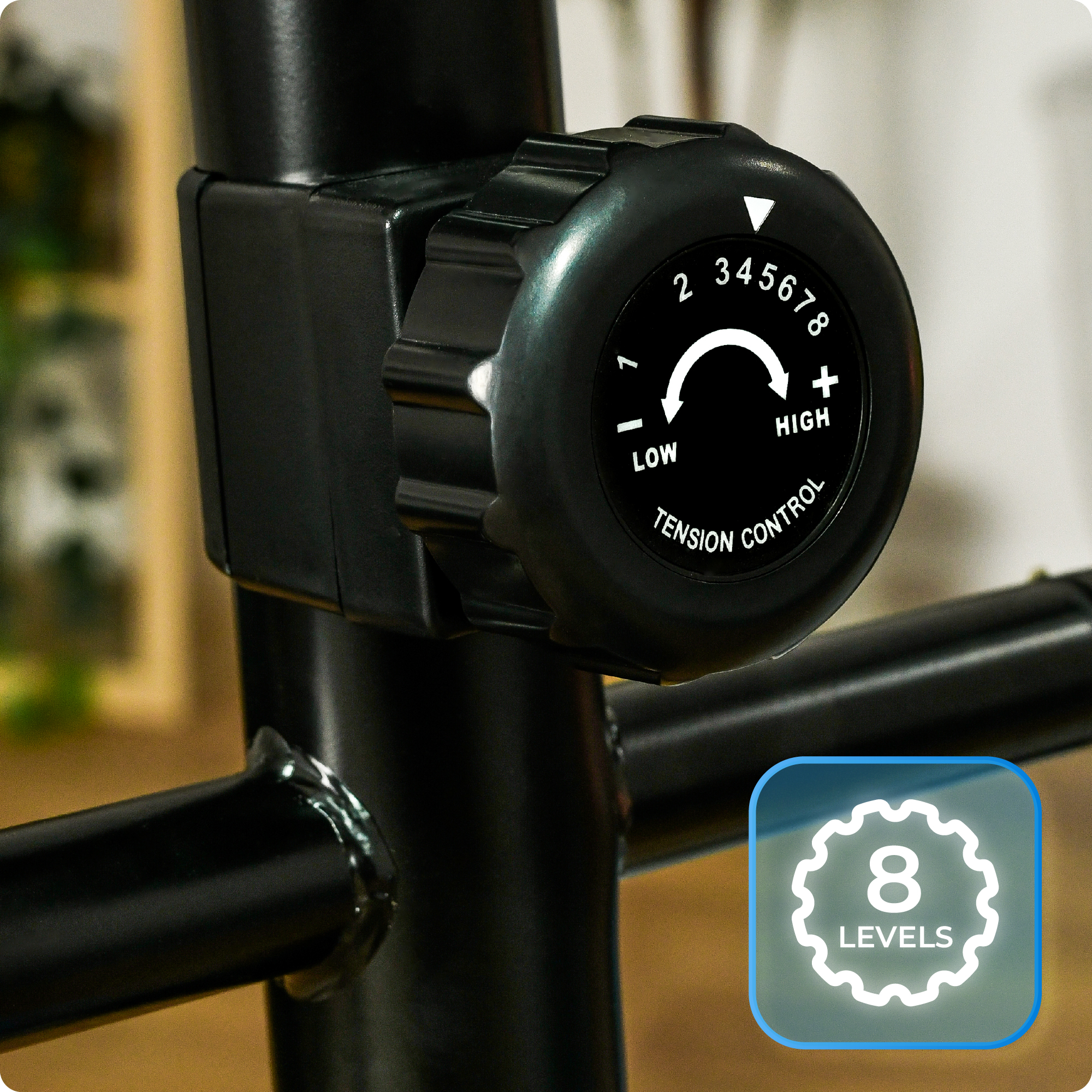 Czarny regulator napięcia w maszynie fitness. Ma liczby i etykietę kontrolną.