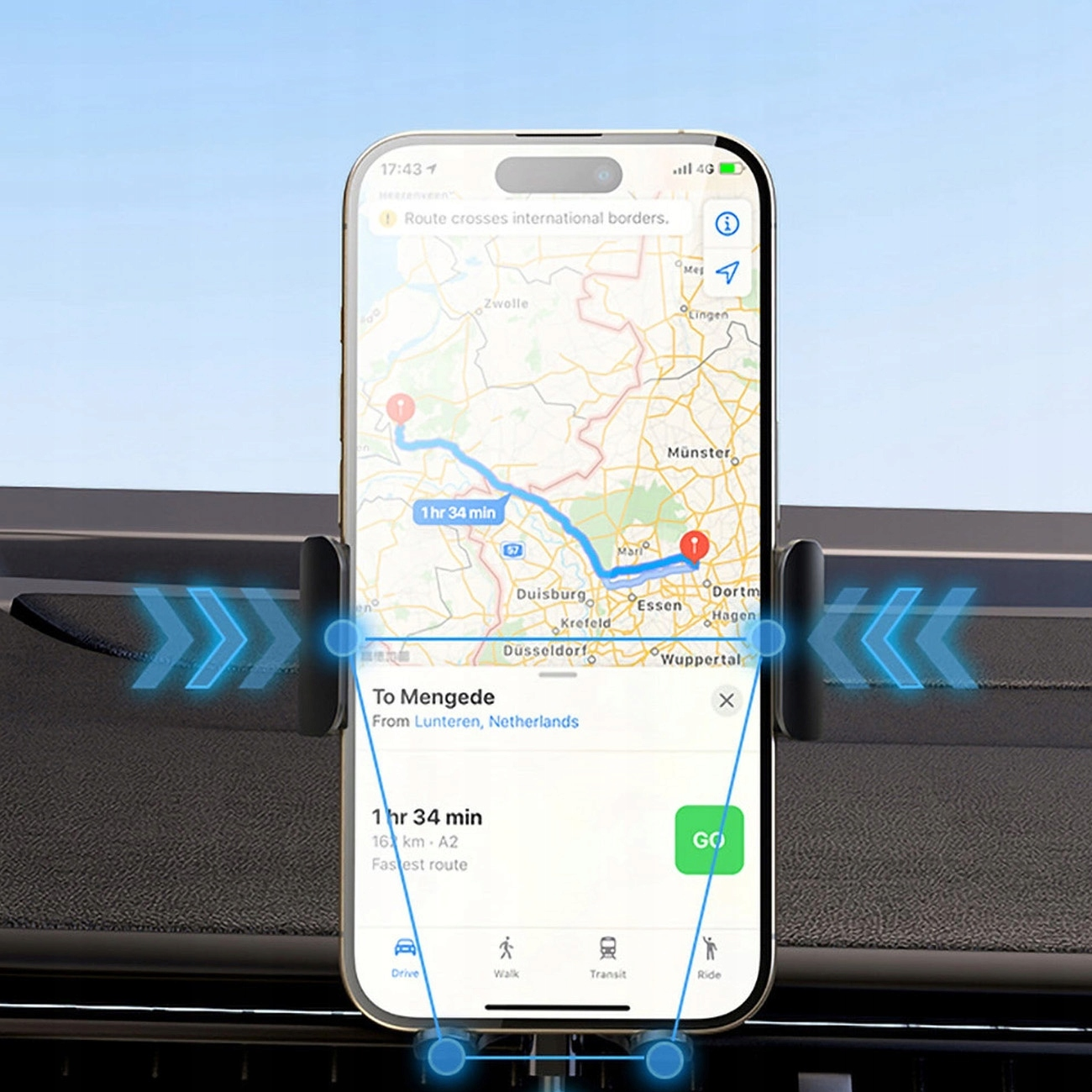 Telefon w uchwycie samochodowym, wyświetlający mapę z trasą. Mapa pokazuje trasę z Lunteren do Mengede.