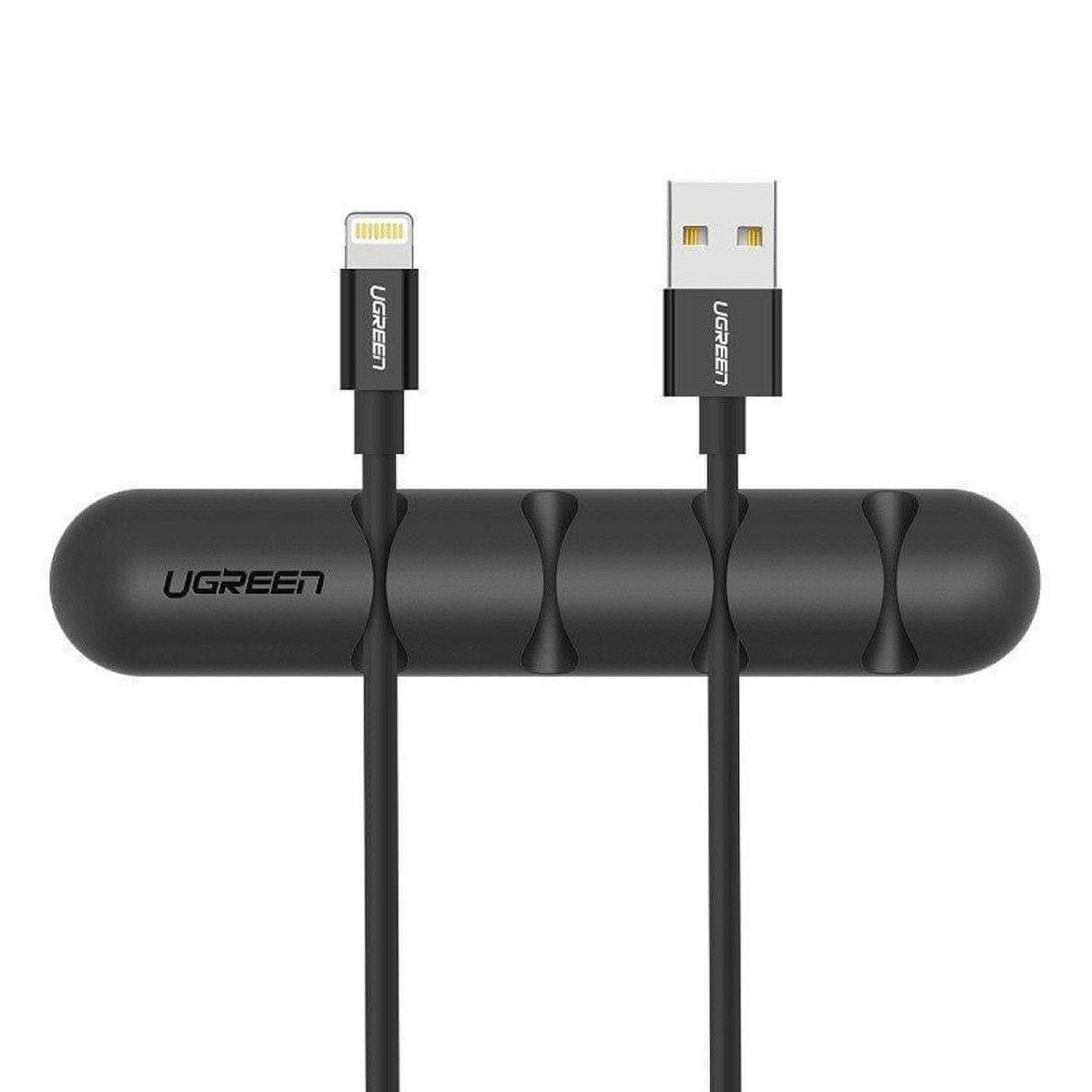 Dwa czarne kable USB UGREEN z organizerem kabli. Jeden koniec to USB, drugi Lightning.