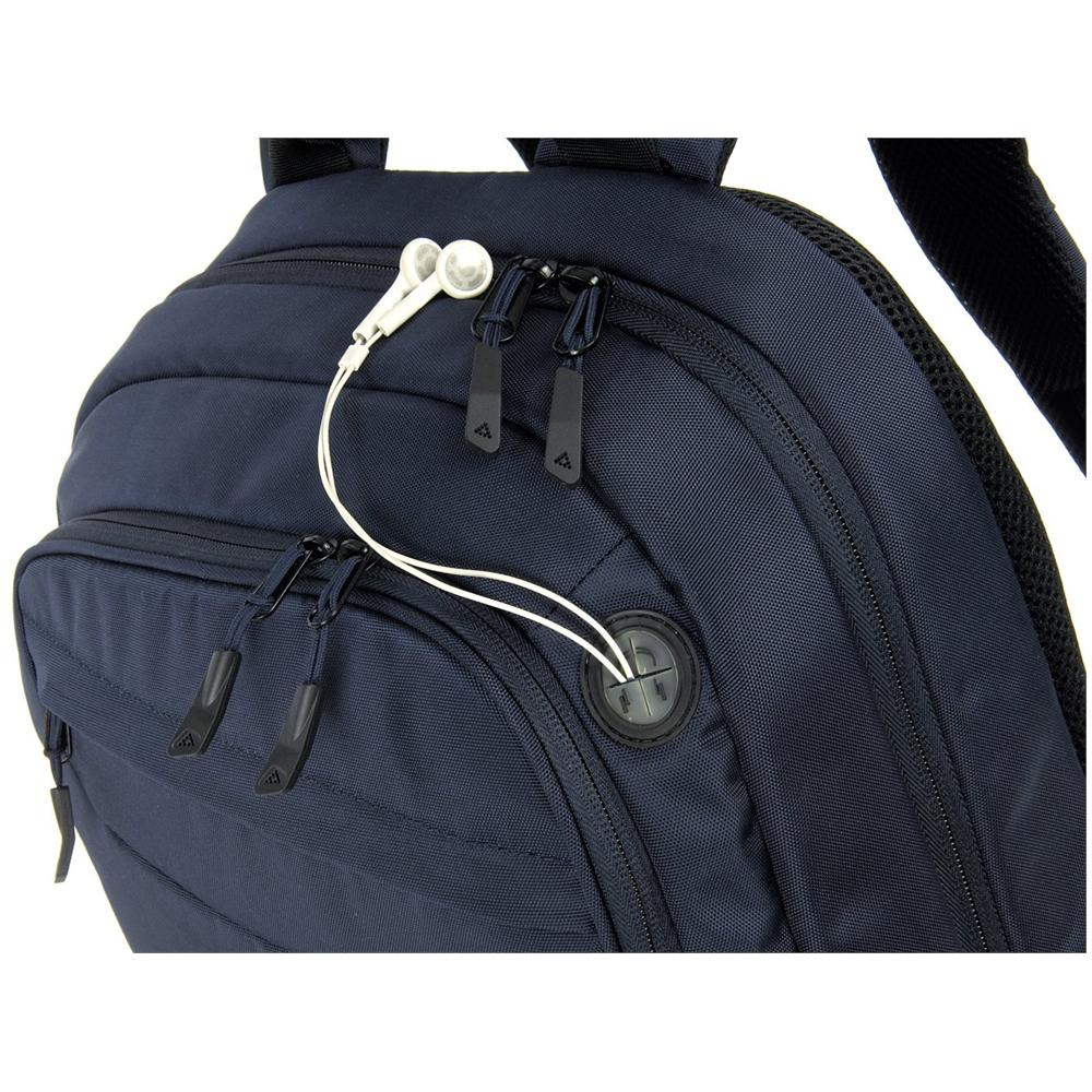 Zaino blu scuro con cavo di auricolari bianco. Cerniere e logo.