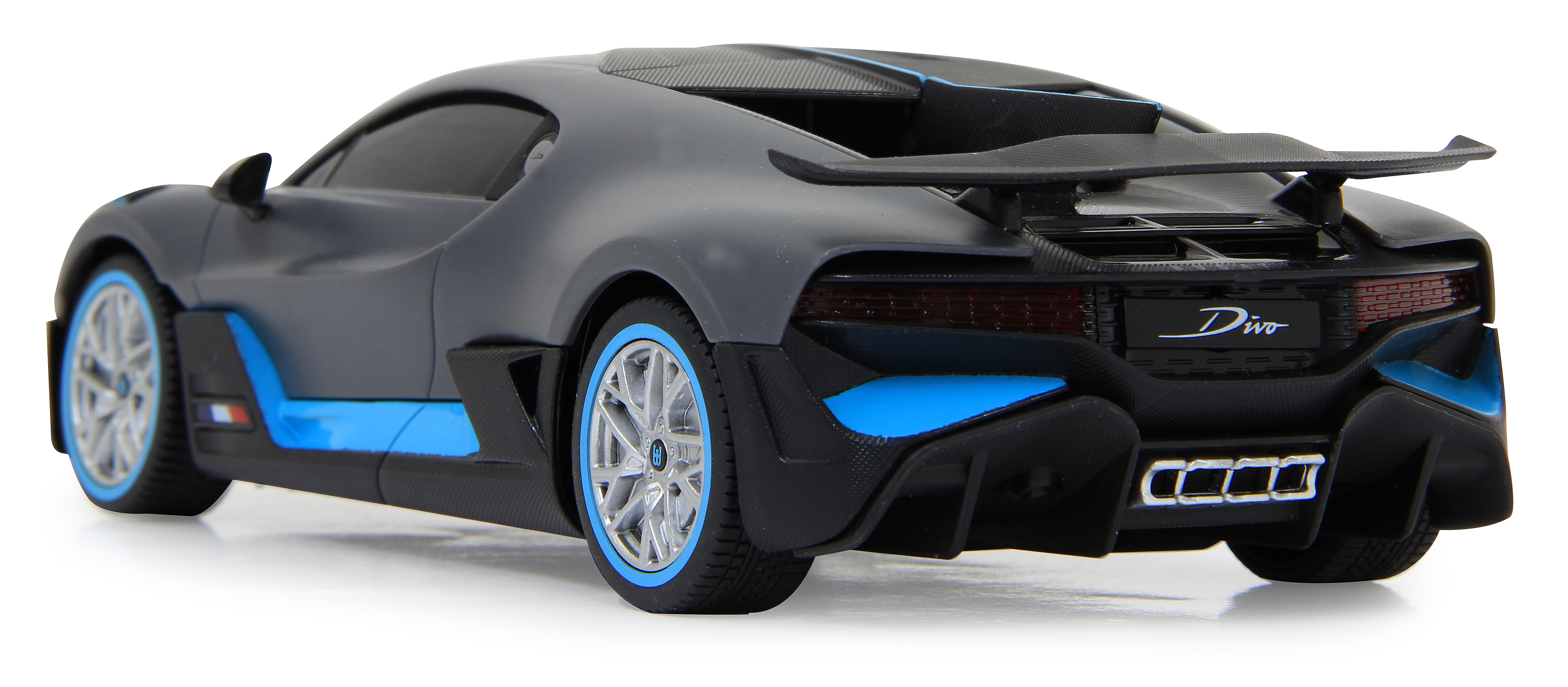 Ein graues Spielzeugauto mit blauen Akzenten, einem Spoiler und einem Bugatti-Logo hinten.