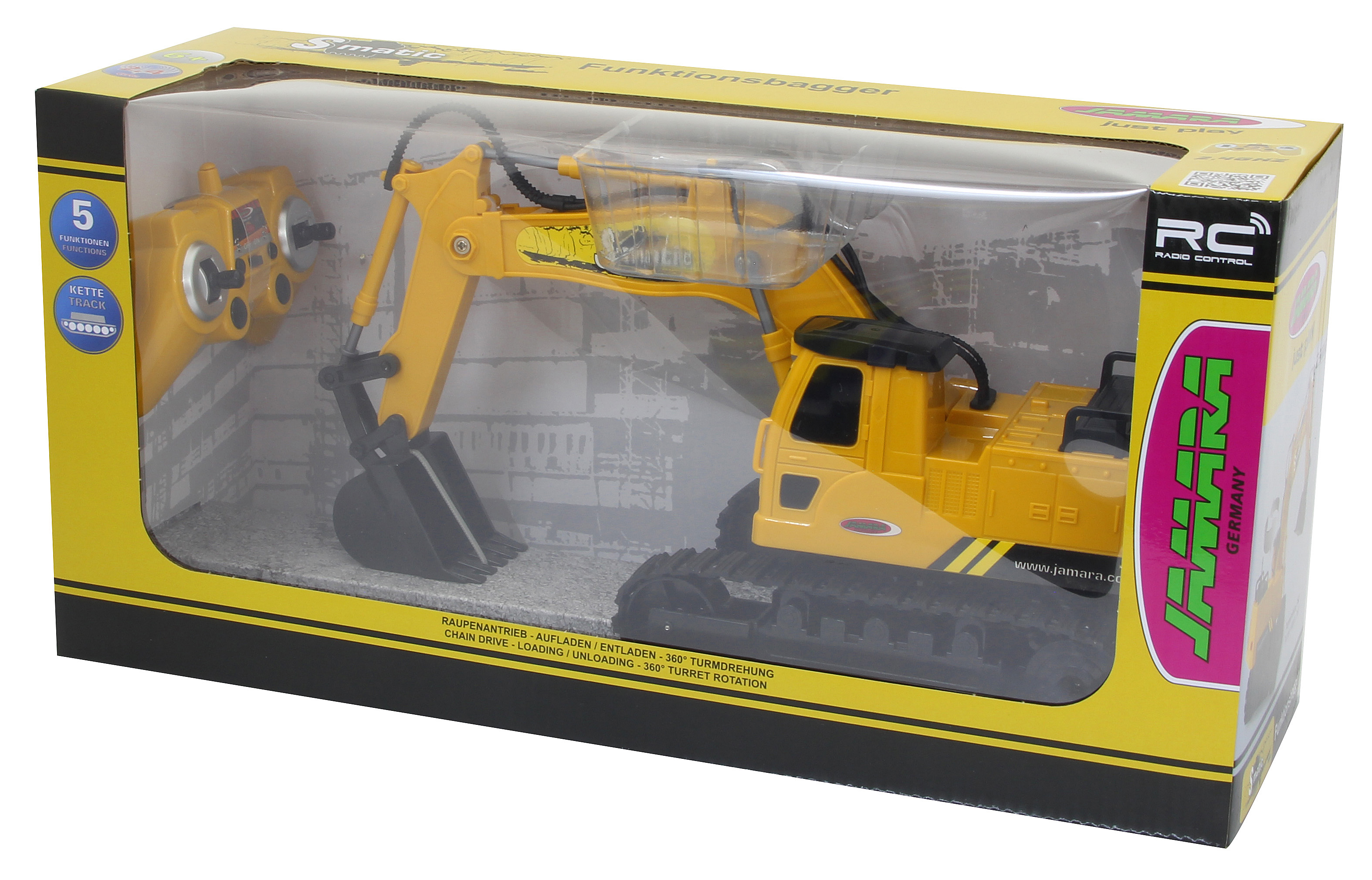 Ein gelber Spielzeugbagger in einer Box mit einer Fernbedienung auf weißem Hintergrund.