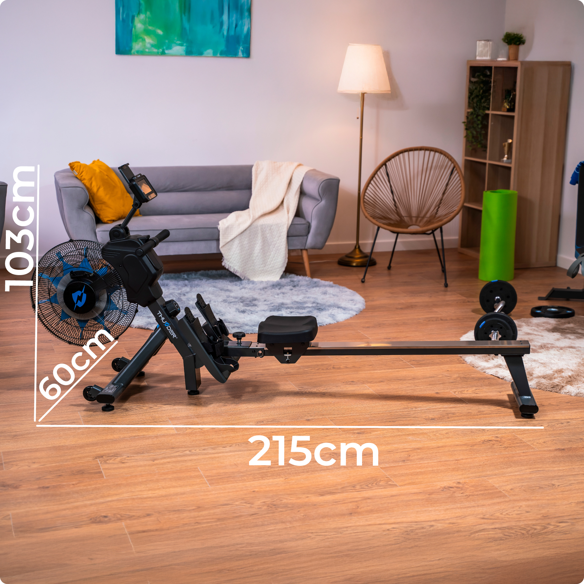 Wioślarz ze wyświetlonymi wymiarami. Widoczny wentylator i ekran. Ujęcie wnętrza z lampą.