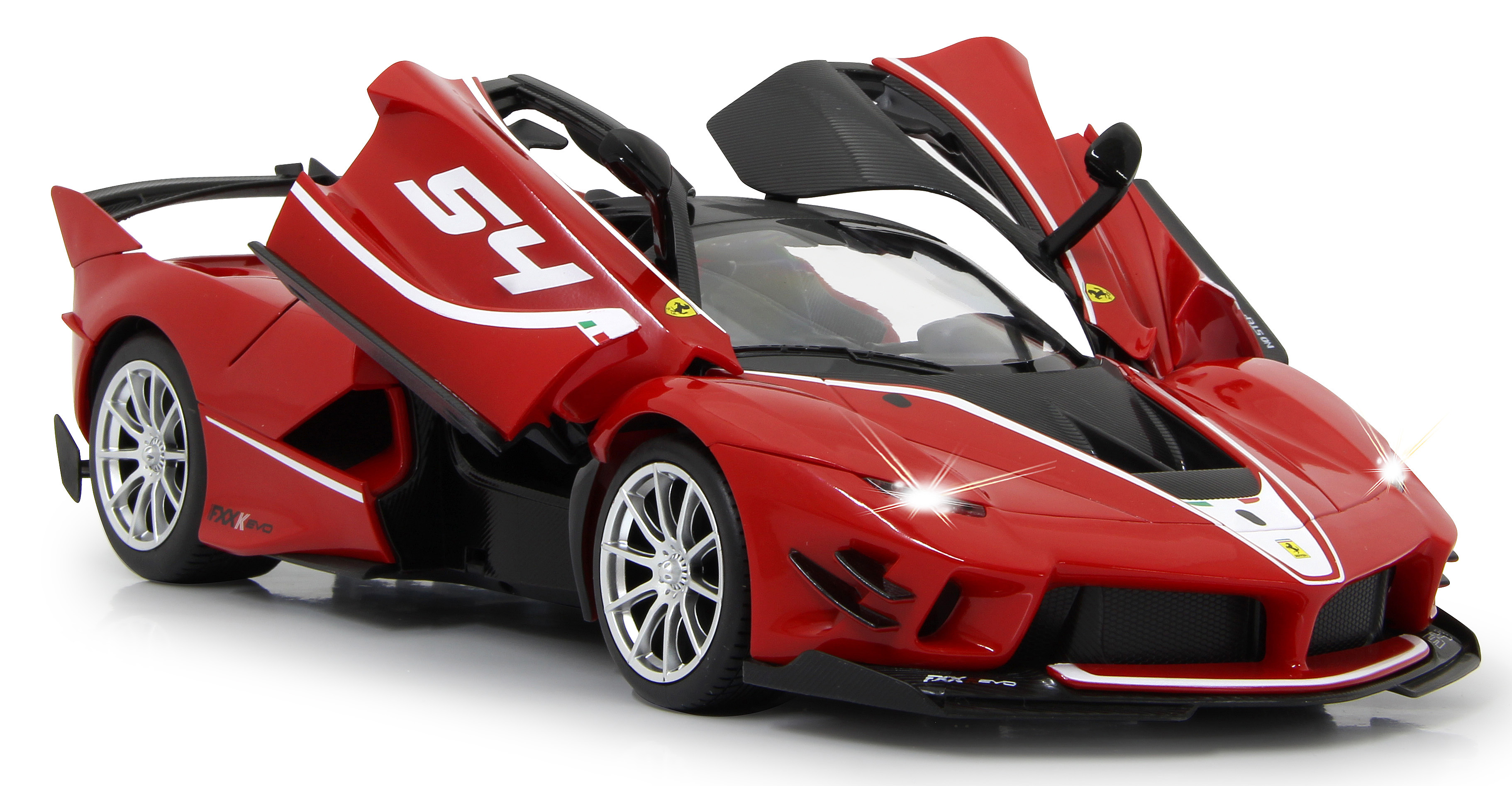 Ein rotes Ferrari-Spielzeugauto wird mit geöffneten Türen vor einem sauberen, weißen Hintergrund ausgestellt.