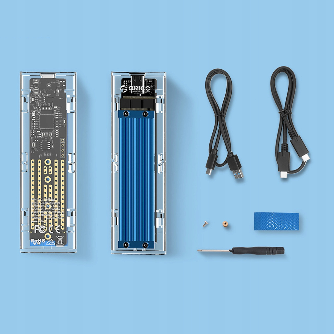 Widok rozstrzelony urządzenia. Komponenty obejmują płytkę drukowaną, niebieski radiator i śruby.