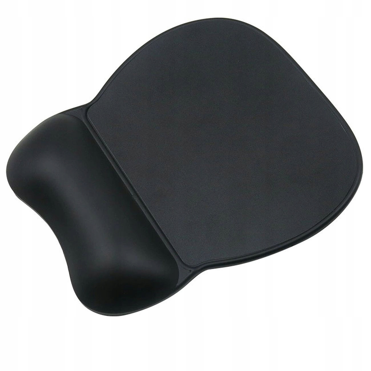 Czarna podkładka pod mysz o zakrzywionym kształcie z wyściełanym miejscem na nadgarstek.