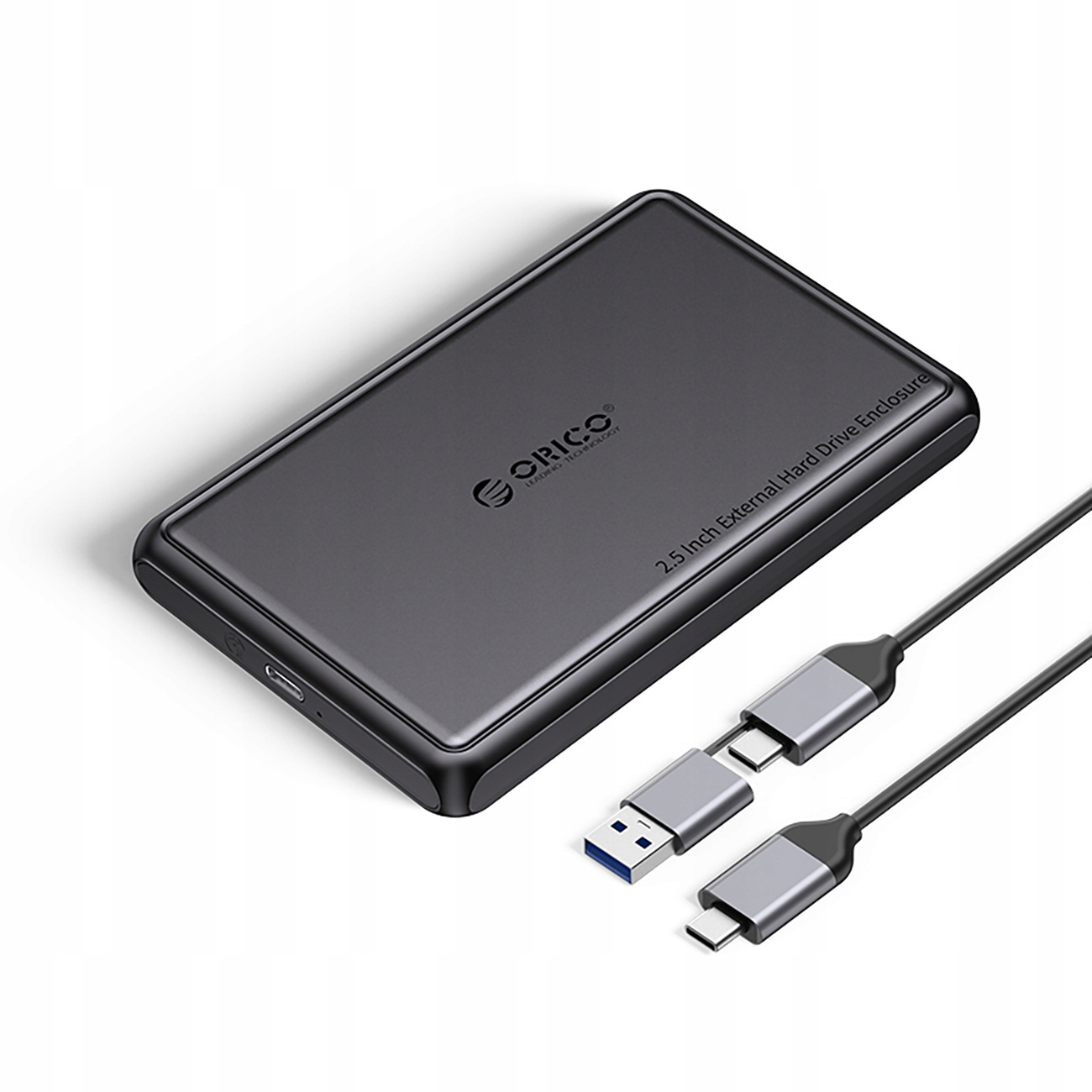 Czarna obudowa zewnętrznego dysku twardego z kablem USB-C i USB-A. Logo Orico na obudowie.