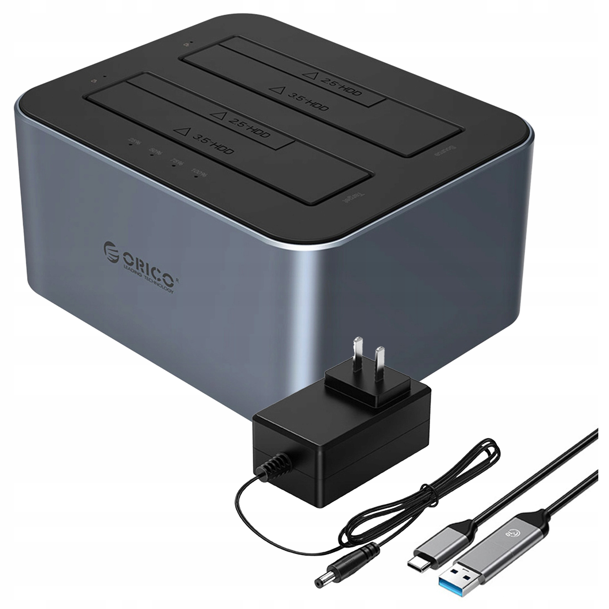 Srebrno-czarna stacja dokująca dysku twardego z dwoma zatokami i zasilaczem.