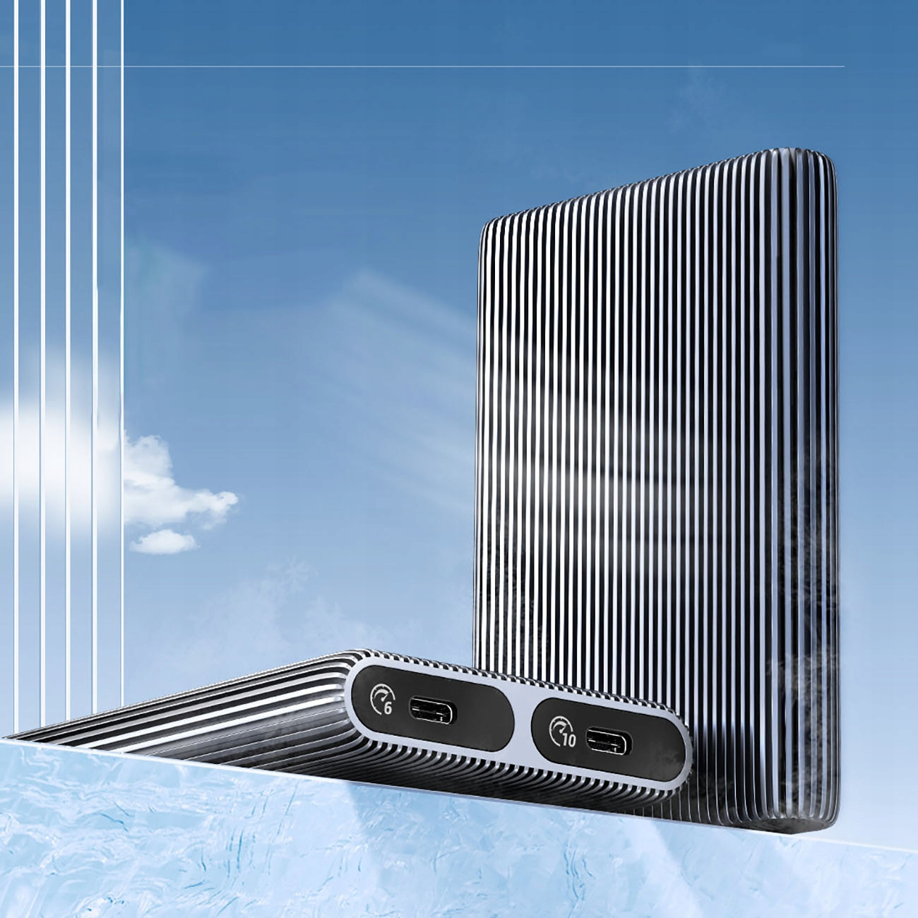 Power bank con un design a strisce, di fronte a uno sfondo di cielo e ghiaccio.