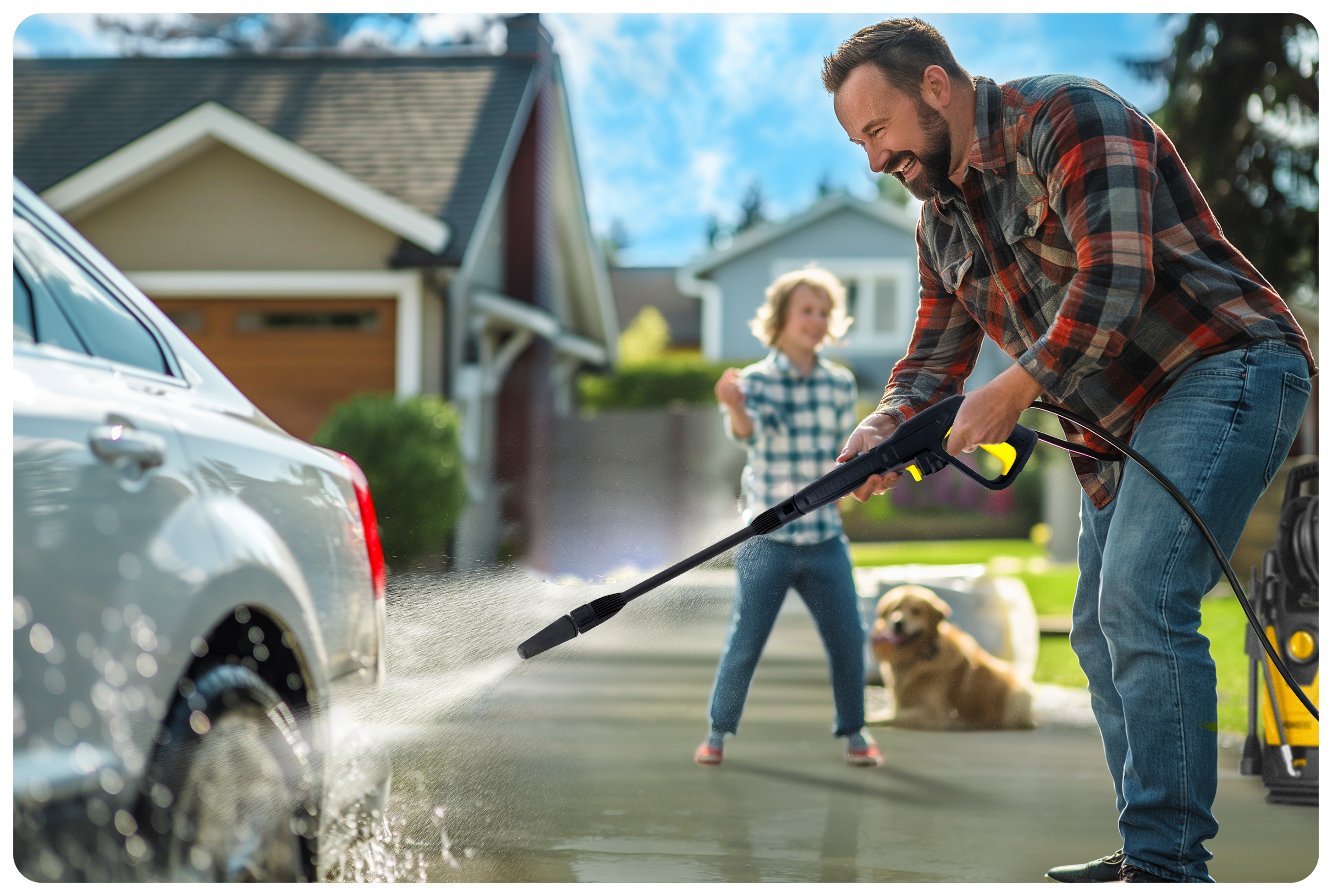 Mężczyzna myjący samochód na podjeździe. Chłopiec i pies są w tle.