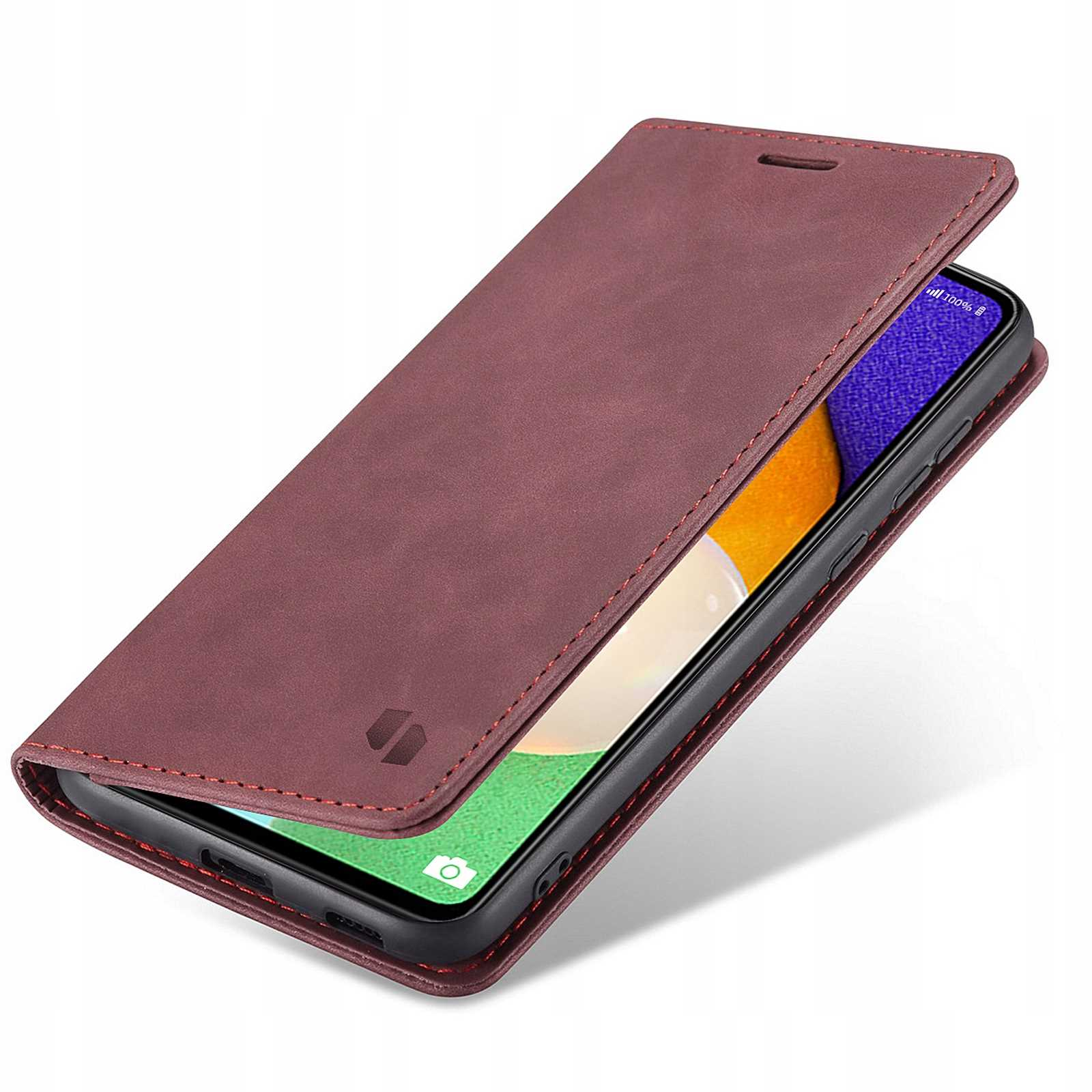 Bordowe etui na telefon, otwarte z telefonem w środku. Telefon pokazuje ekran. Etui ma logo.