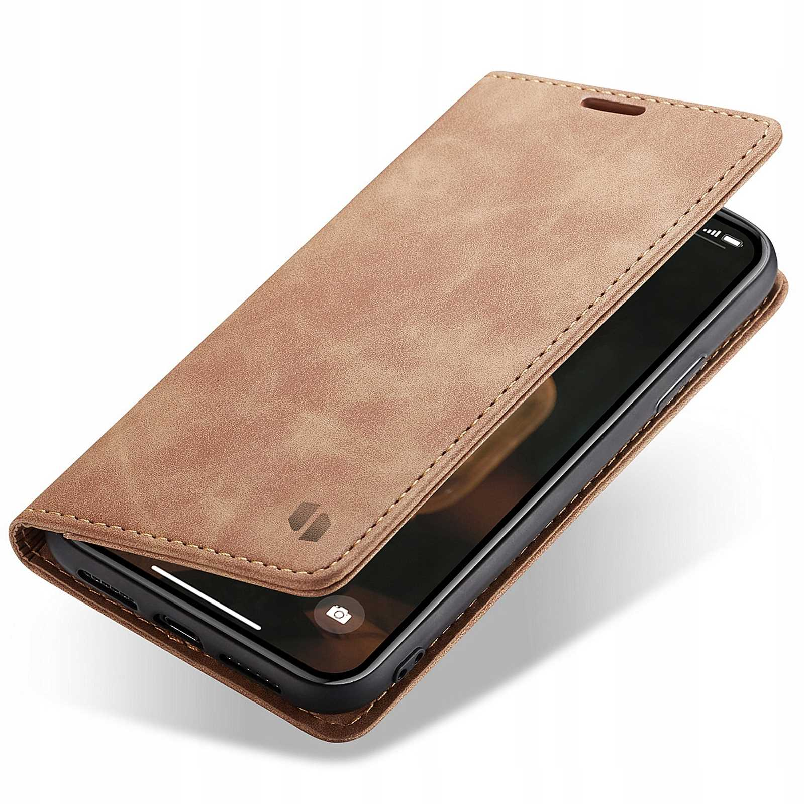 Brązowe skórzane etui na telefon jest otwarte. W środku jest czarny telefon. Tło jest białe.