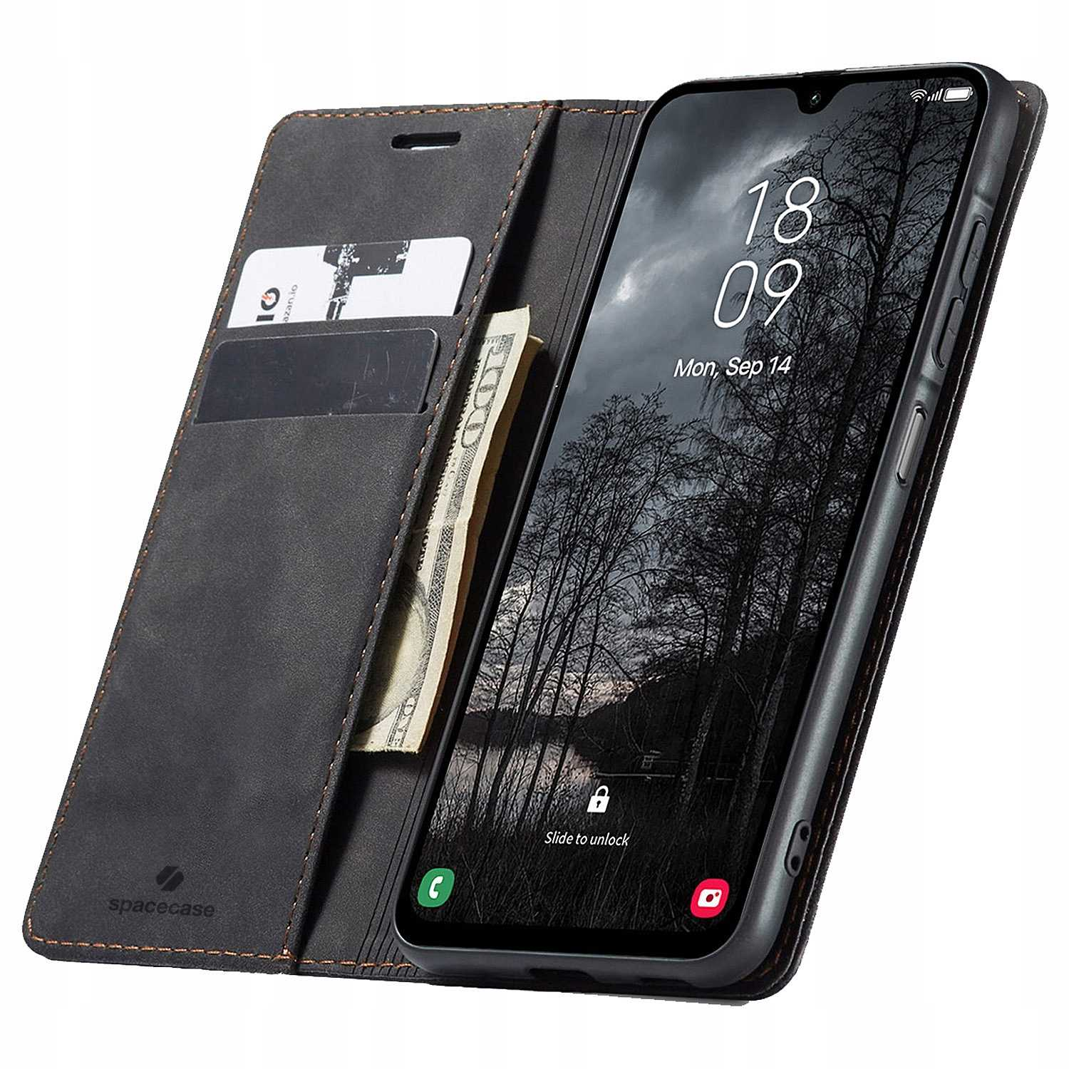 Telefon w czarnym skórzanym etui, pokazujący datę i godzinę. Zawiera pieniądze i karty.
