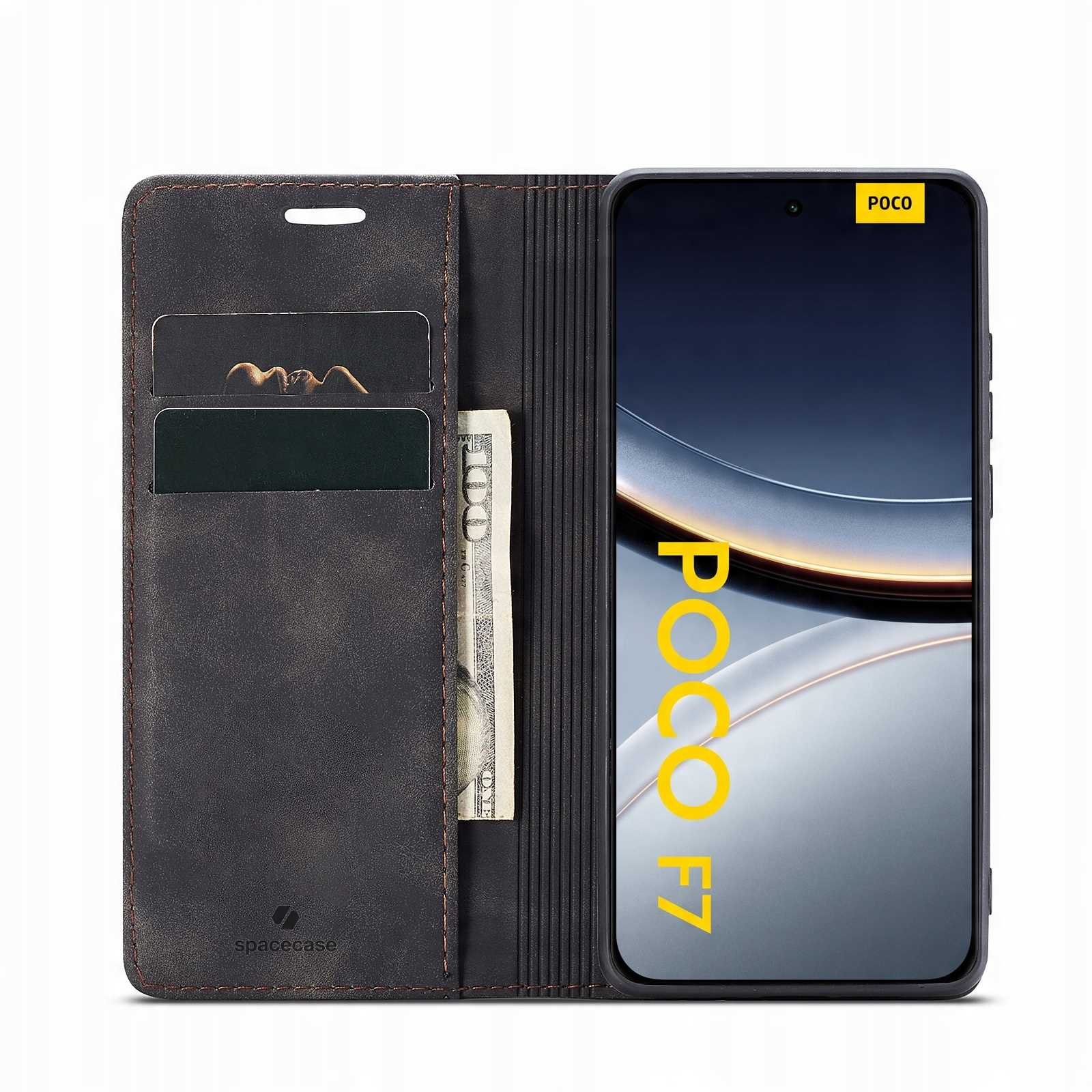 Otwarte czarne skórzane etui na telefon z kartami i pieniędzmi. Telefon wyświetla POCO F7.