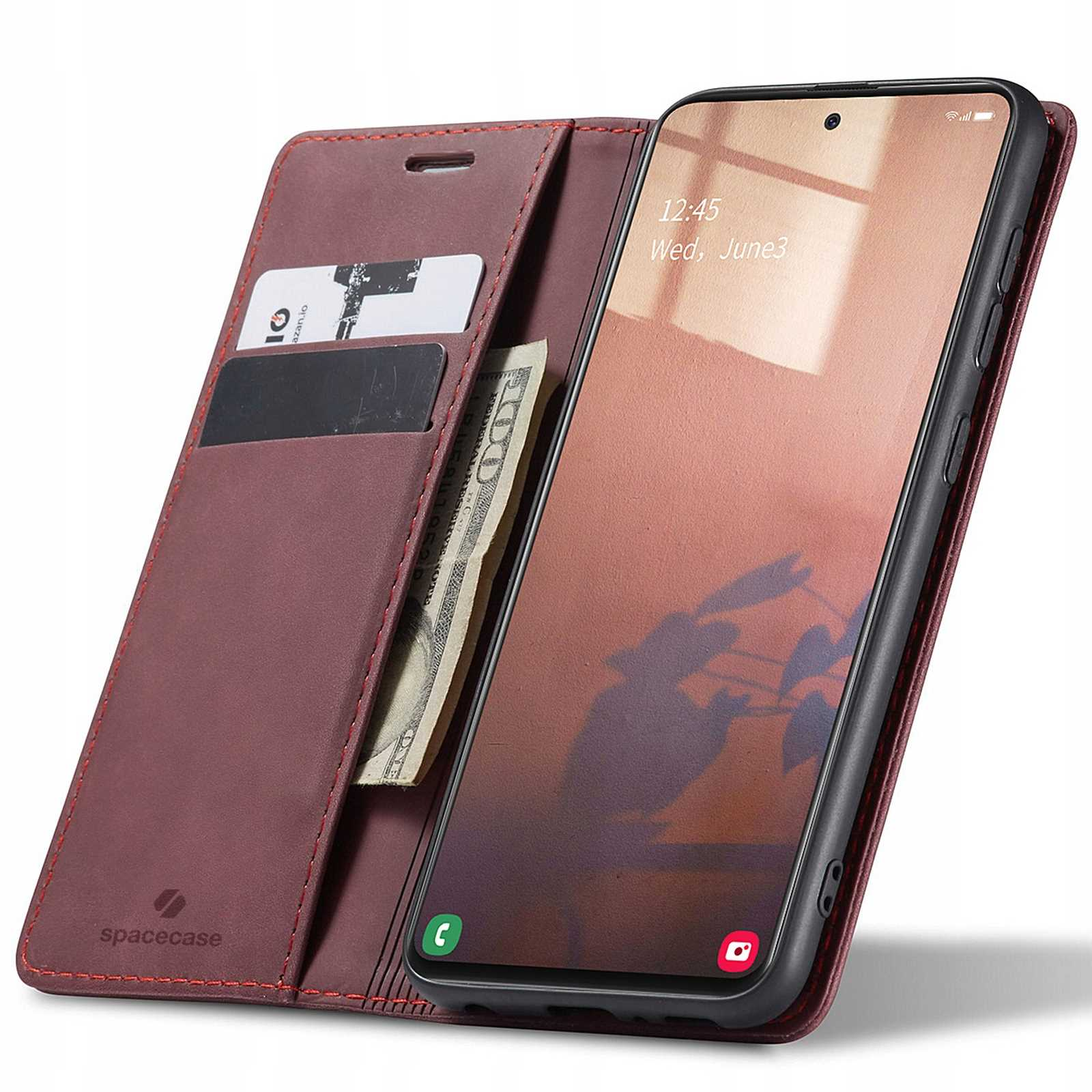 Bordowe etui na telefon, otwarte, widoczny ekran telefonu, karty i gotówka.