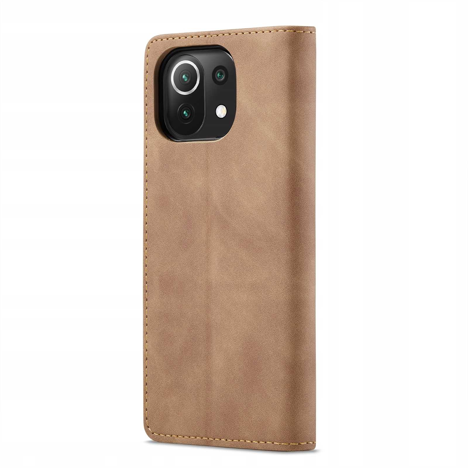 Brązowe etui na telefon, widoczna sekcja kamery.