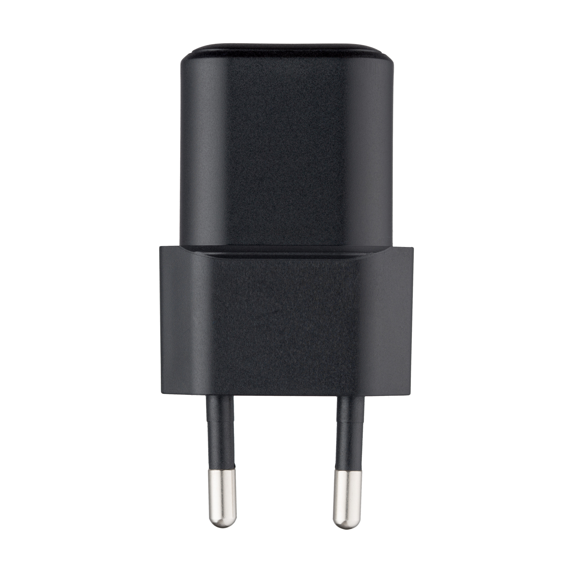 Zbliżenie czarnego zasilacza z dwoma bolcami, na tle zwykłego białego tła.