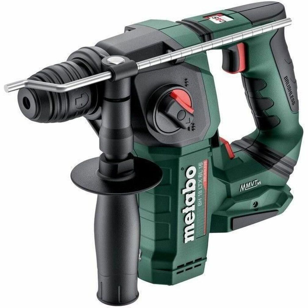 Un taladro Metabo verde y negro con un interruptor rojo, sostenido por un mango negro.