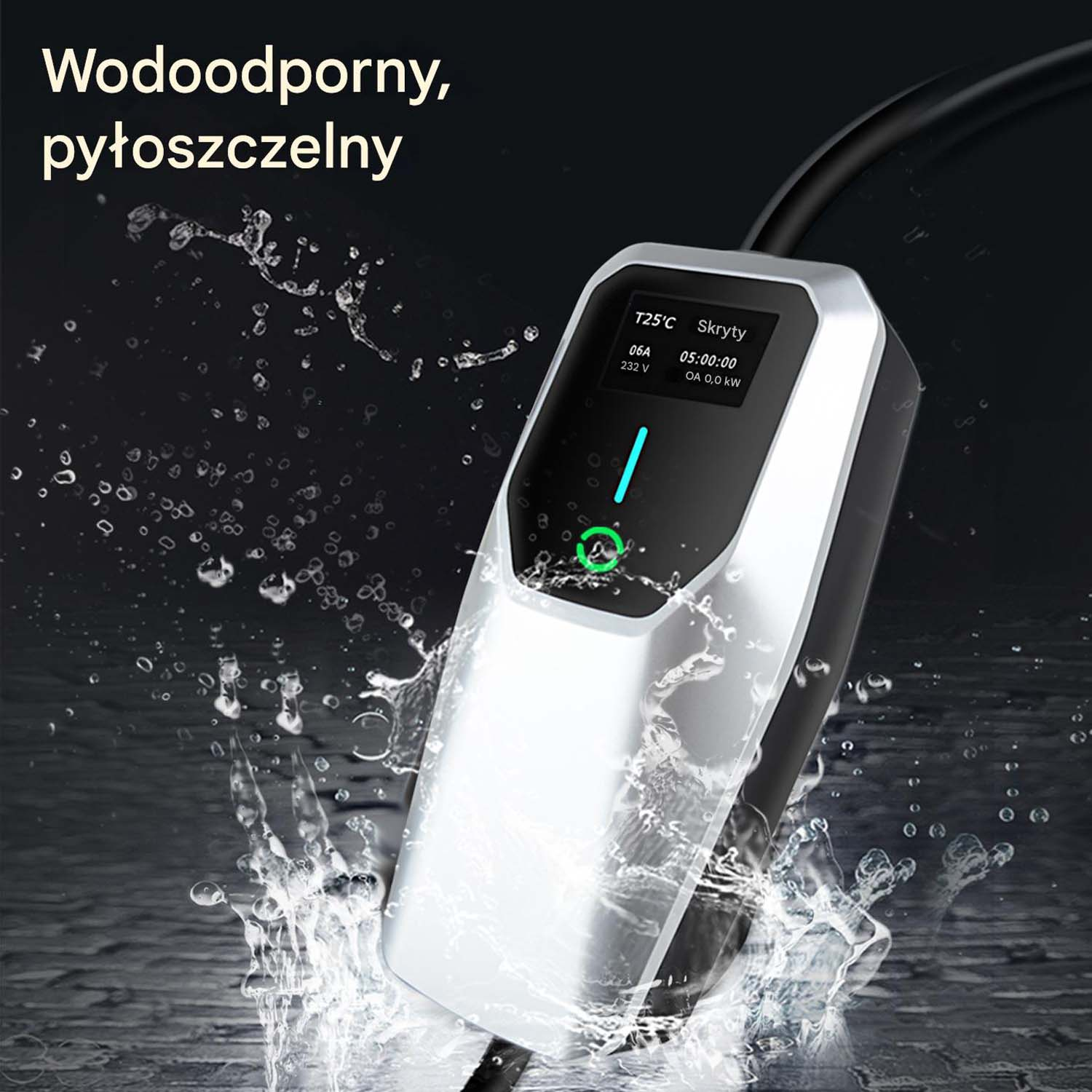 Ładowarka do pojazdów elektrycznych z ekranem, otoczona kroplami wody.
