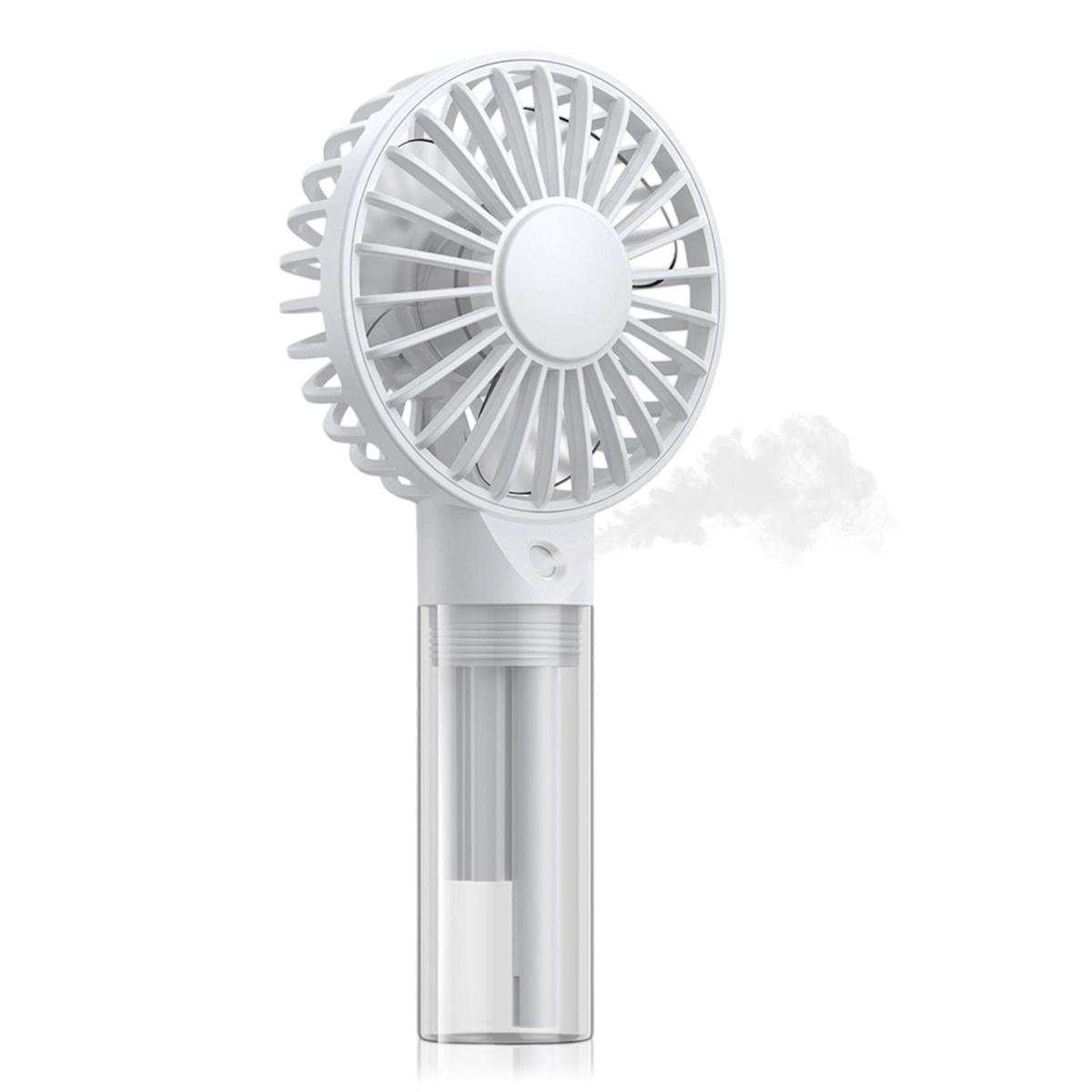 Weißer Handventilator mit Wassertank. Der Ventilator sprüht Nebel auf einen weißen Hintergrund.