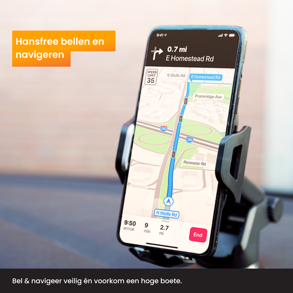 Ein Telefon mit Navigation in einer Autohalterung. Der Bildschirm zeigt eine Karte und Route.