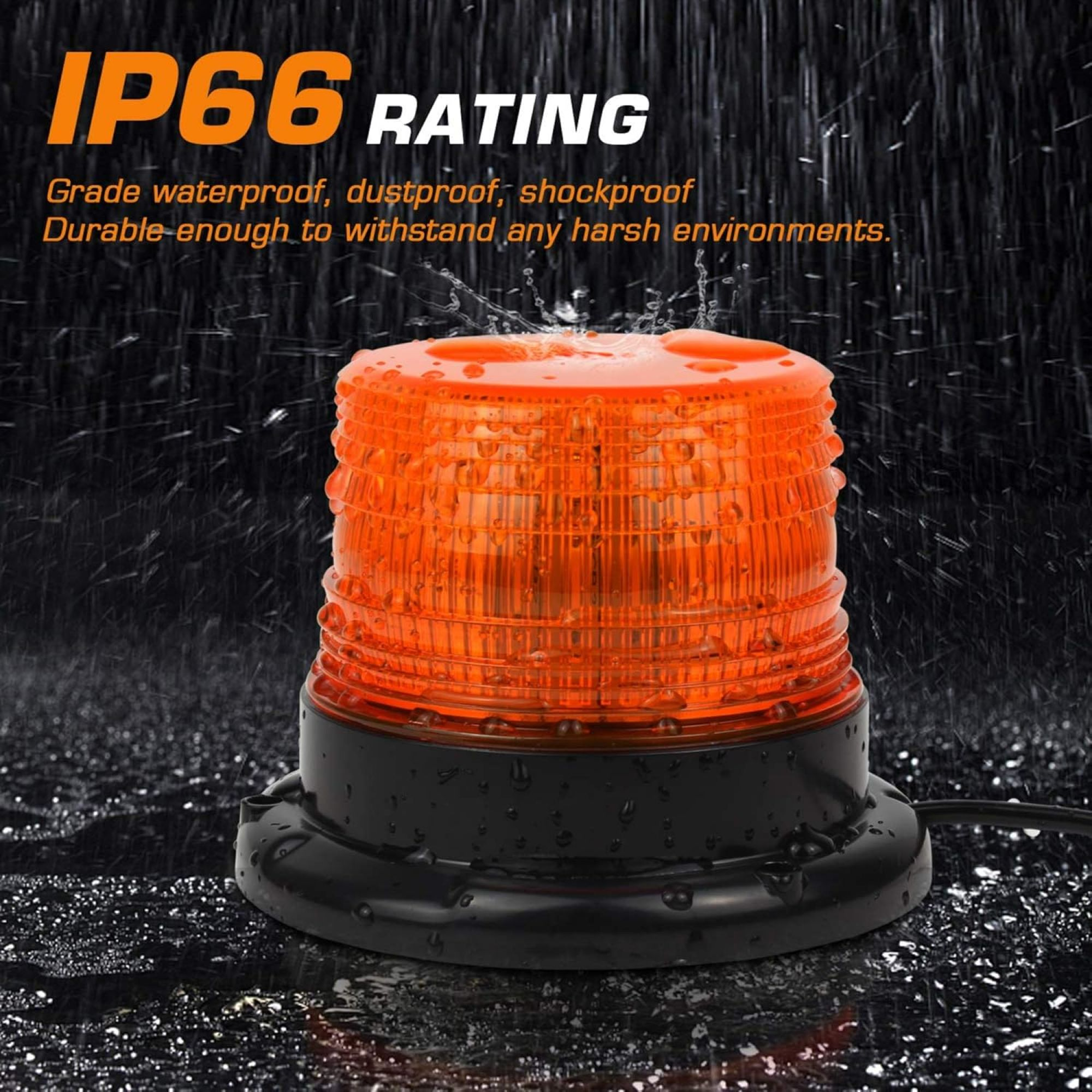 Ein orangefarbenes Warnlicht mit IP66-Schutzart. Das Licht befindet sich auf einem schwarzen Sockel und zeigt Wassertropfen.