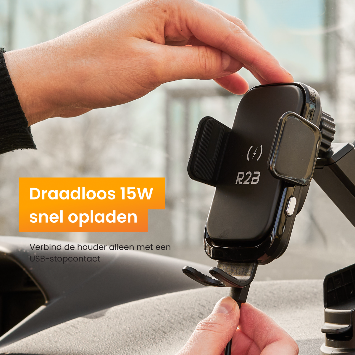 Hand verbindet schwarzen Telefonhalter mit Kabel. Text: „Kabelloses 15W-Schnellladen“. Armaturenbrett im Hintergrund.