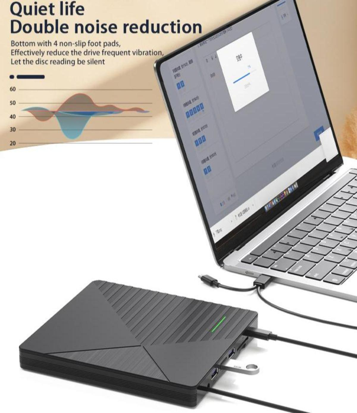 Ein schwarzes Gerät ist mit einem Laptop verbunden, dessen Bildschirm einen Ladebalken anzeigt. Eine Grafik zeigt die Geräuschreduzierung.