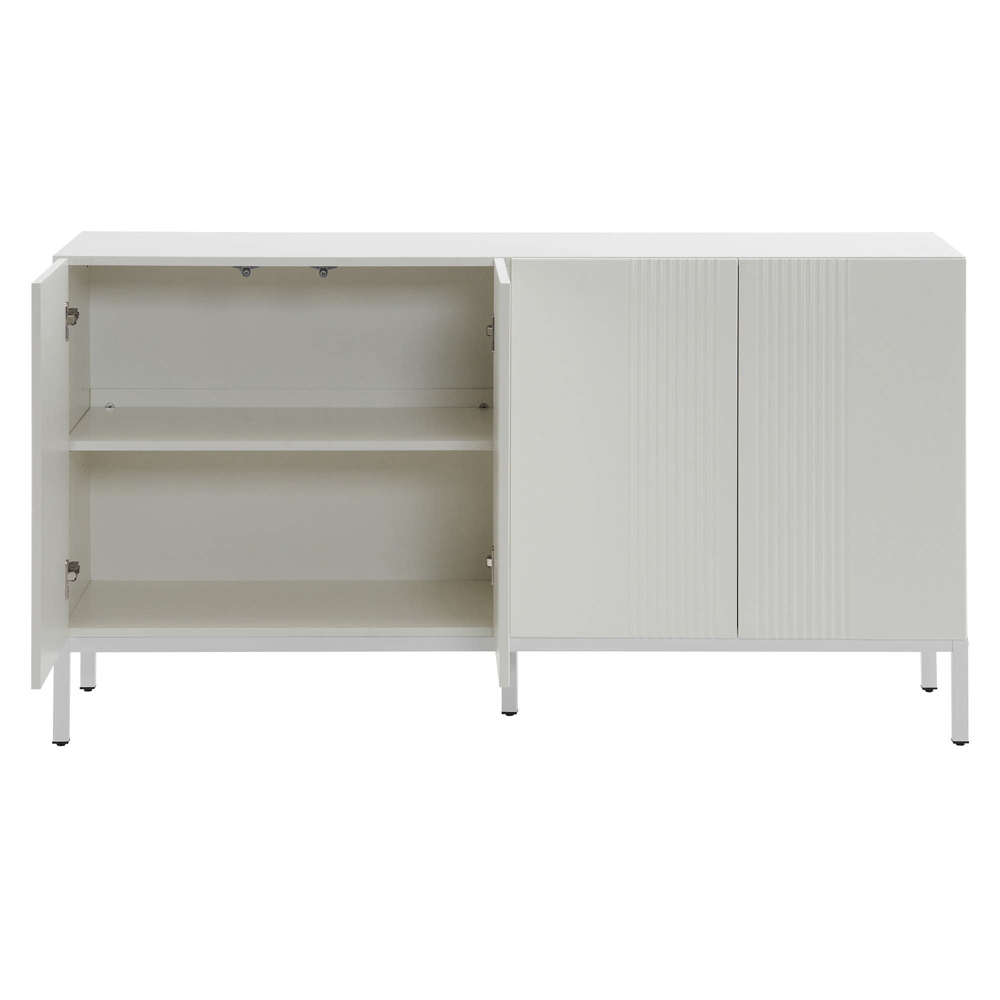 Weißes Sideboard mit zwei offenen Türen, die Regale zeigen, und einer geschlossenen Tür. Beine sind sichtbar.