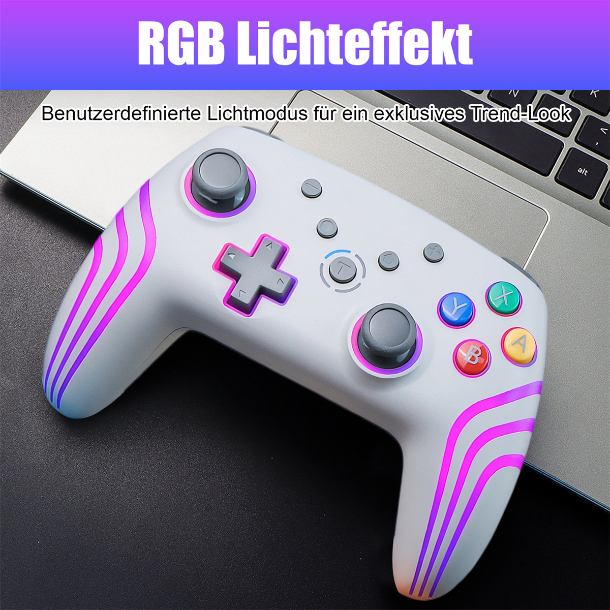 Weißer Gamecontroller mit farbigen Tasten und leuchtenden Lichtern. Auf einer Laptop-Tastatur. Schwarze Oberfläche.