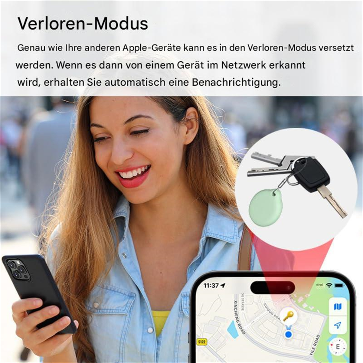 Eine lächelnde Frau, die ein Telefon mit Karte hält, das ein Ortungsgerät in der Nähe von Schlüsseln zeigt. Text auf Deutsch.