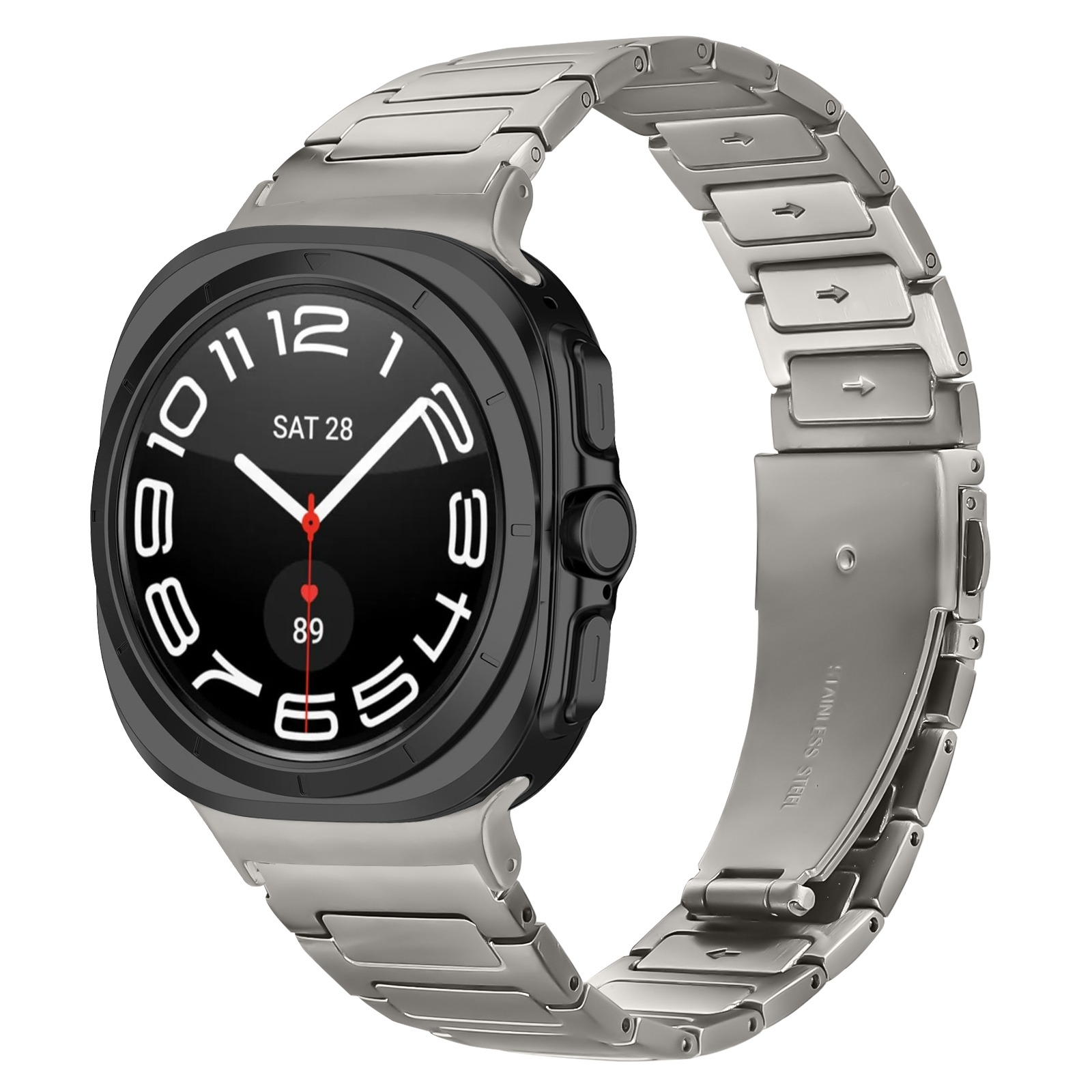 Silberne Uhr mit schwarzem Zifferblatt und Metallarmband auf weißem Hintergrund.