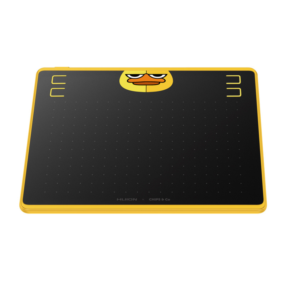 Żółty tablet do rysowania z kaczą twarzą leży na białej powierzchni.