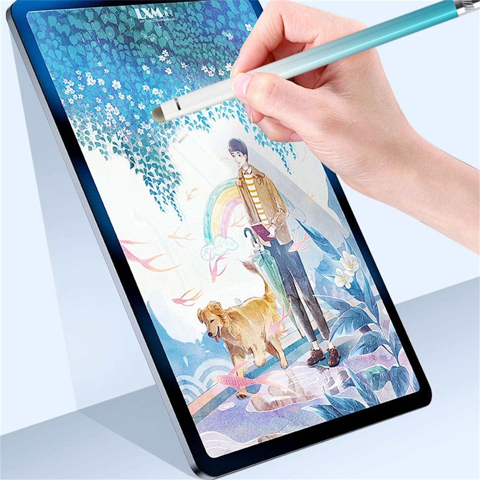 Ein Tablet mit einer digitalen Illustration eines Jungen, Hundes und einer Landschaft. Ein Stift berührt den Bildschirm.