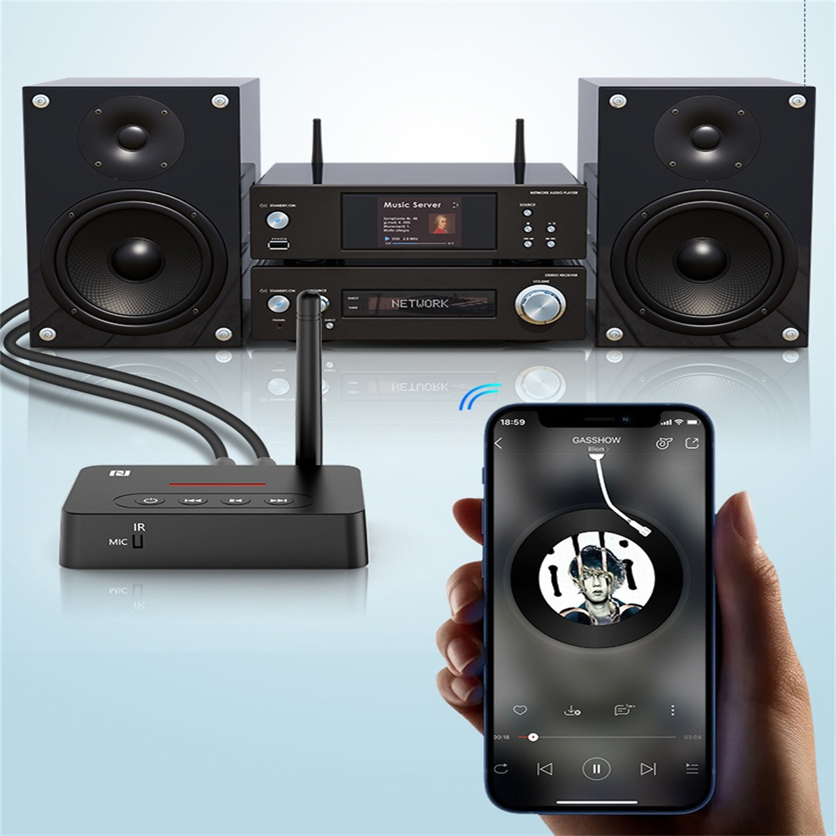 Eine Hand hält ein Telefon, das Musik drahtlos mit Lautsprechern und einem Empfänger abspielt.