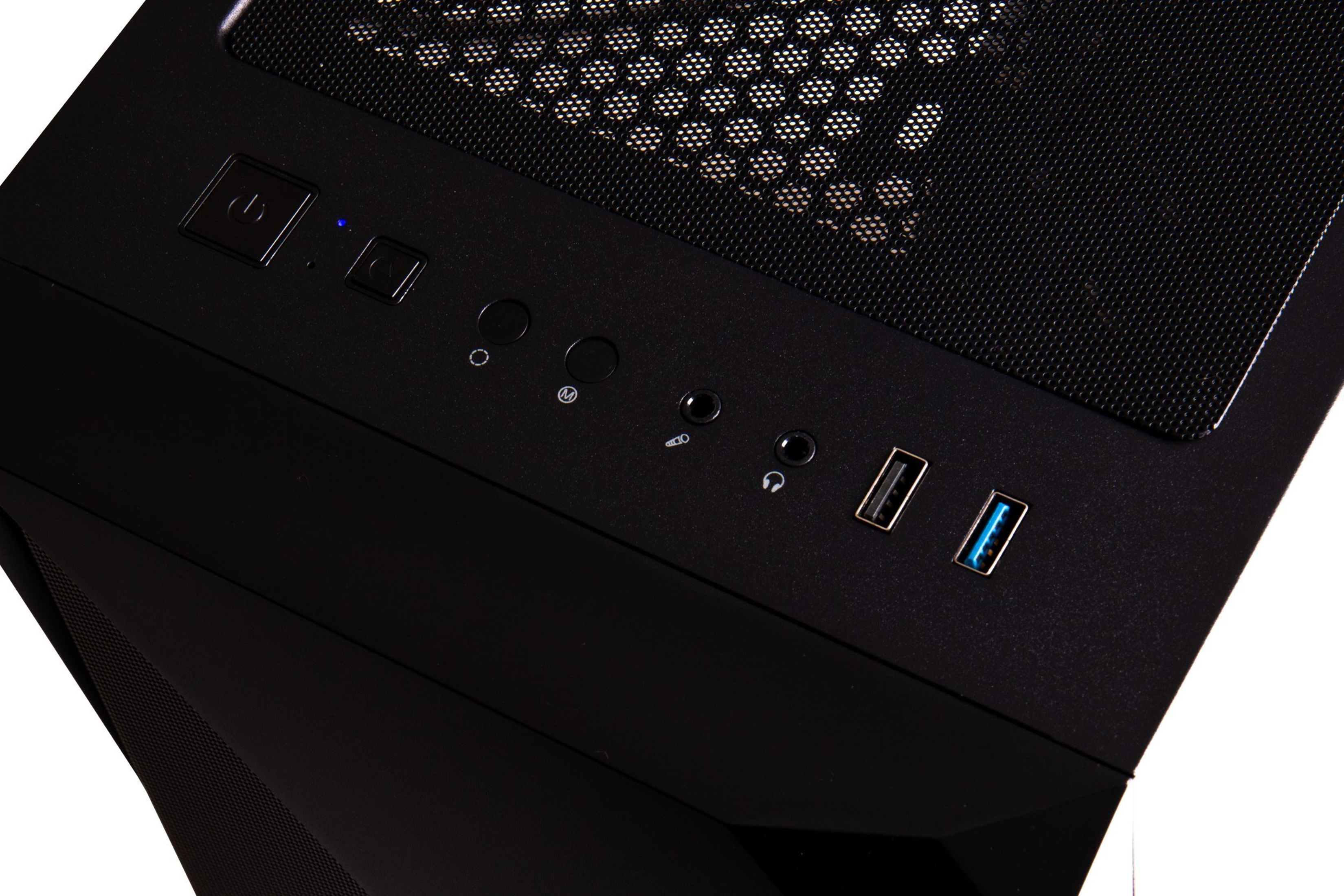 Nahaufnahme eines schwarzen Computergehäuses. Zeigt den Ein-/Ausschalter, USB-Anschlüsse und andere Ein-/Ausgabeanschlüsse.