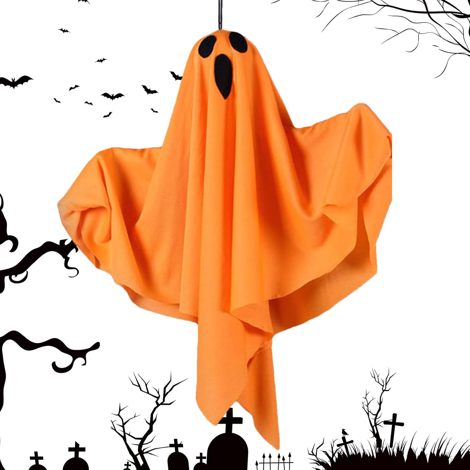 Eine orangefarbene Geisterdekoration mit schwarzem Gesicht schwebt vor weißem Hintergrund.