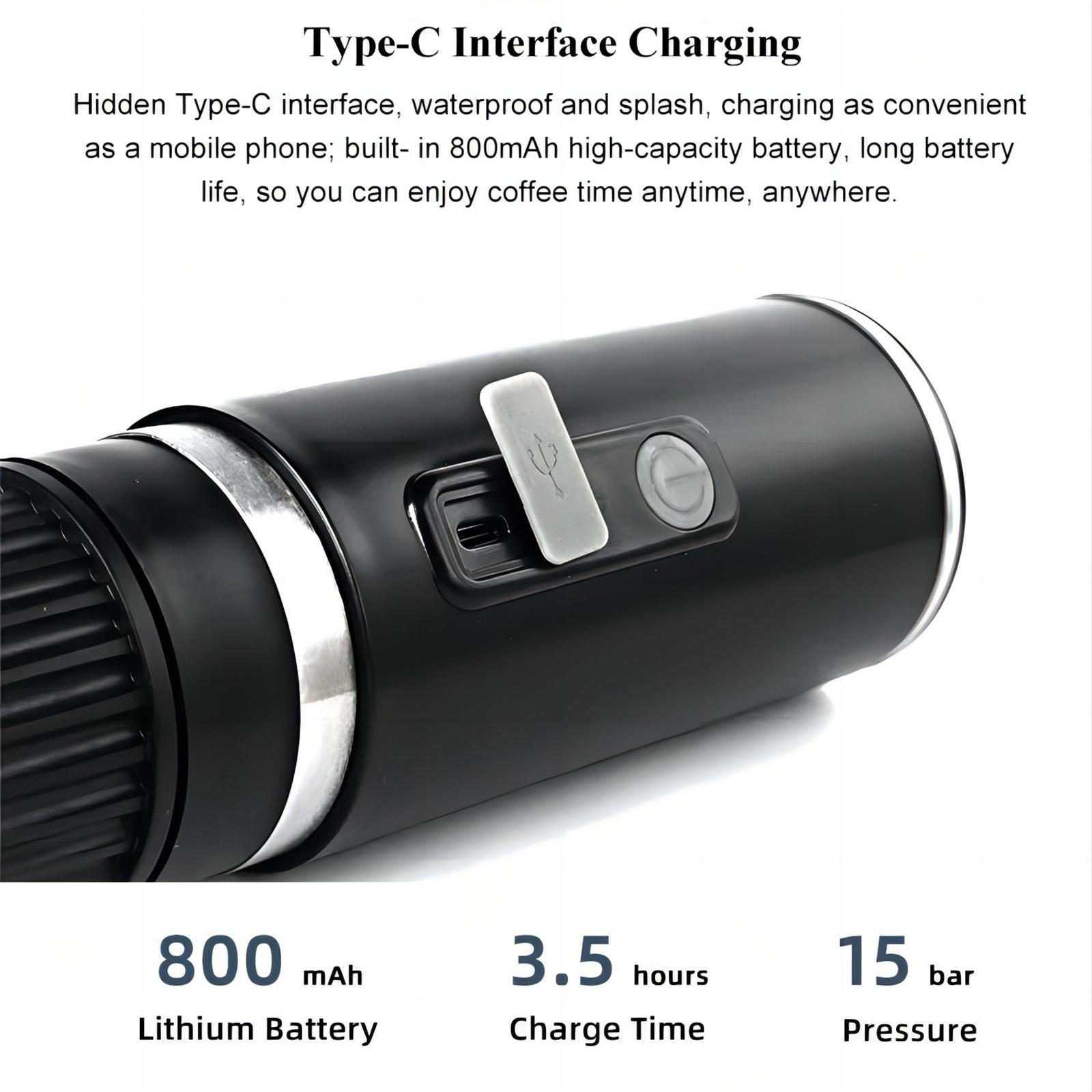 Ein schwarzer Kaffeezubereiter mit Ladeanschluss und Power-Taste. Er bietet 800 mAh Akku.