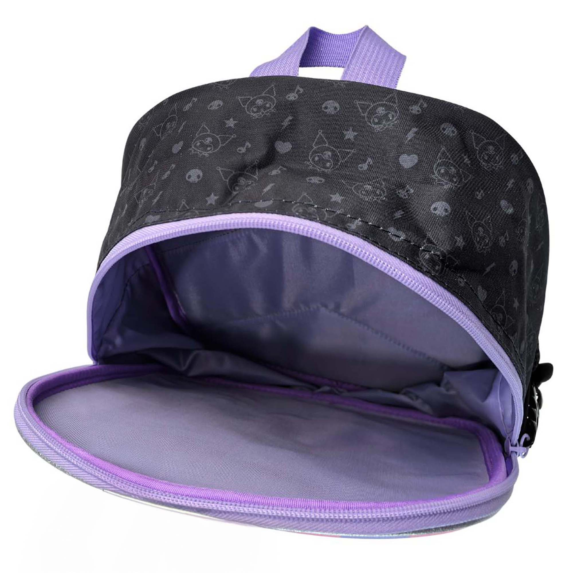 Zaino con parte superiore nera con stelle e interno viola. Lo zaino è aperto.