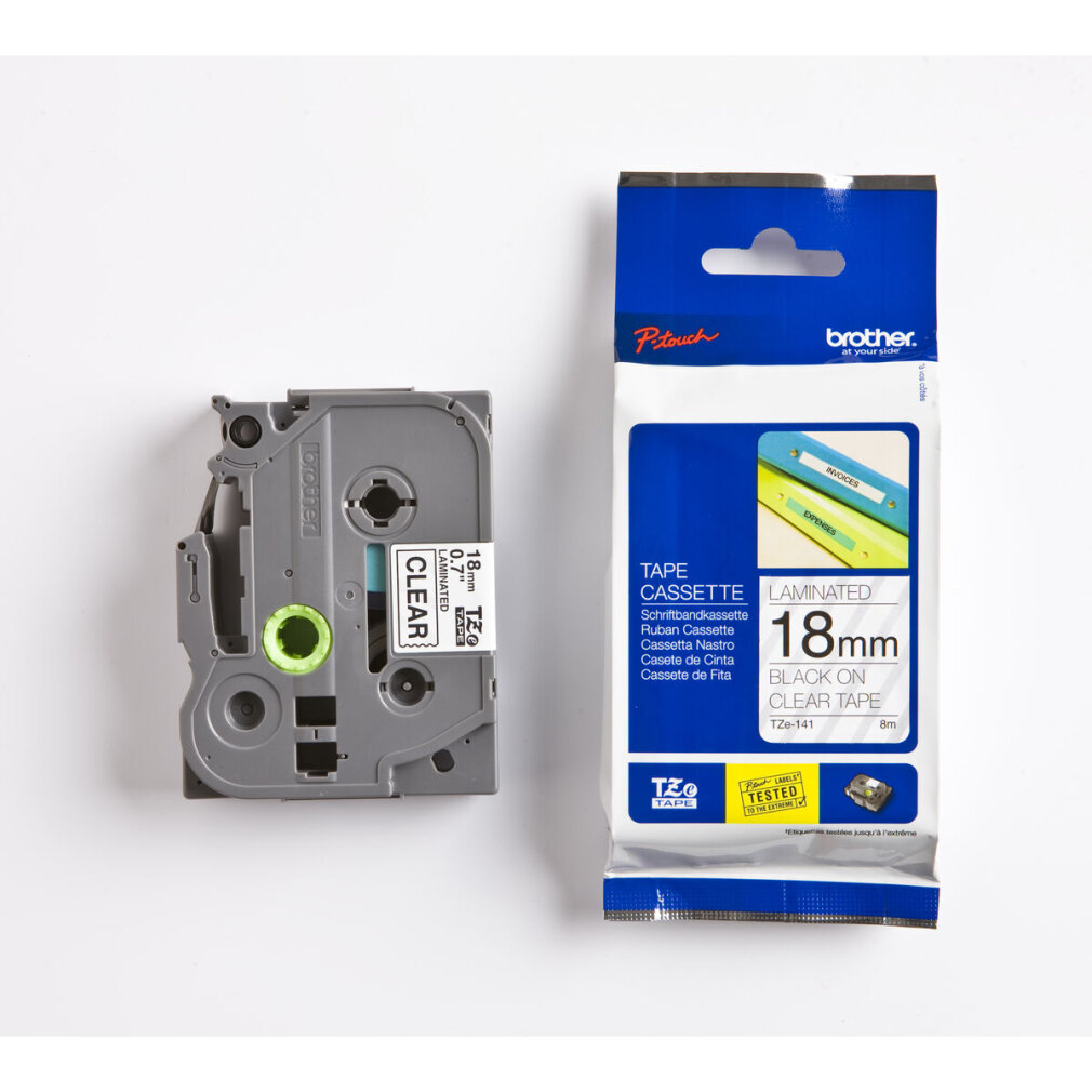 Eine Bandkassettenverpackung und eine Bandkassette. Das Etikett lautet: 18mm Schwarz auf transparentem Band.