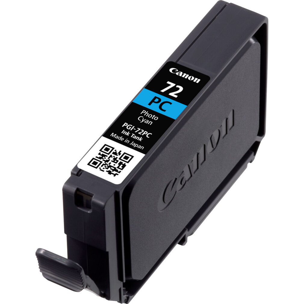Een zwarte Canon inktcartridge met cyaan inkt details. De merknaam en het type inkt zijn zichtbaar.