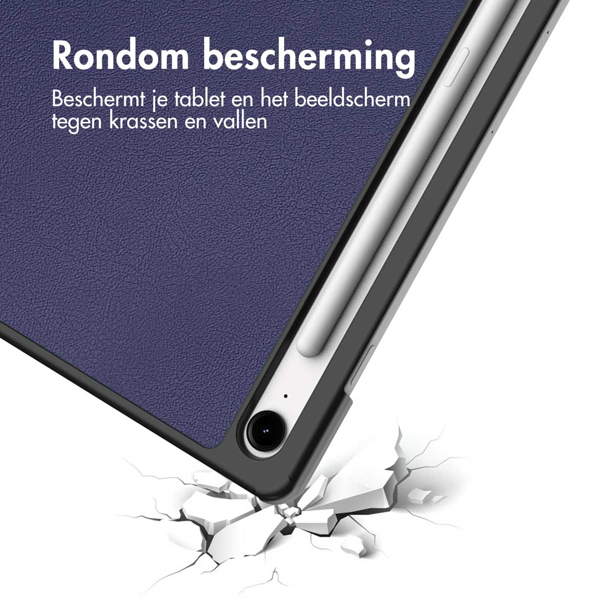 Un étui de tablette avec un stylo sur le côté est montré en train de tomber sur une surface, la fissurant.