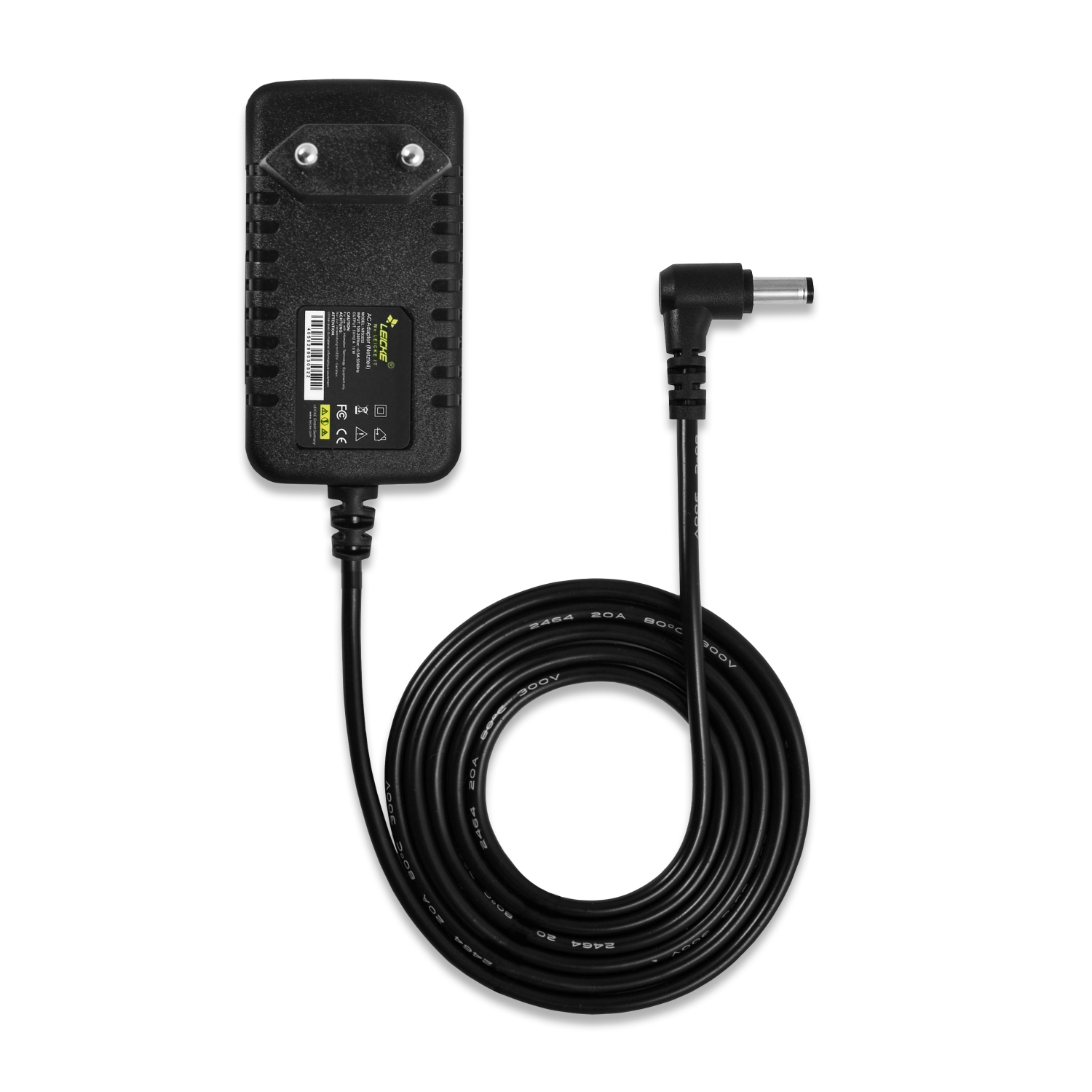 Schwarzes Netzteil mit einem schwarzen Kabel. Das Kabel ist aufgerollt. Weißer Hintergrund.