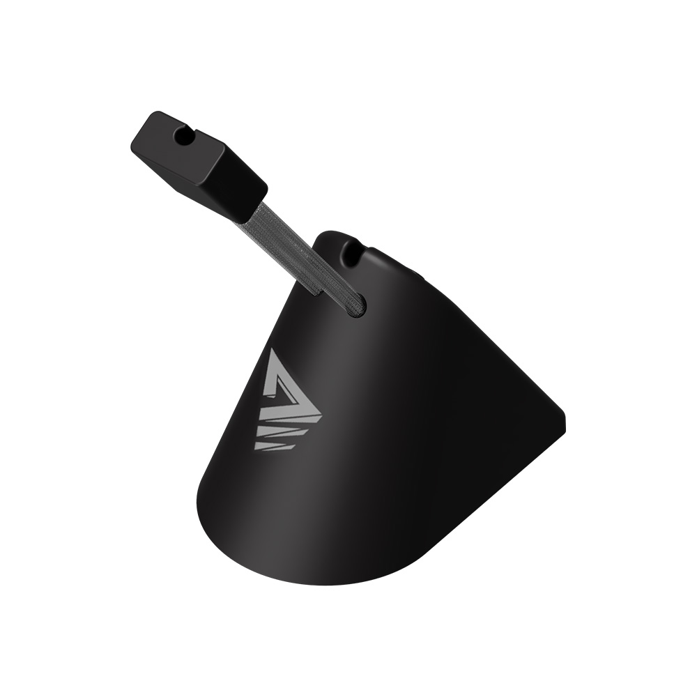 Czarny uchwyt kabla myszy, z kątowym ramieniem i logo na podstawie, na białym tle.