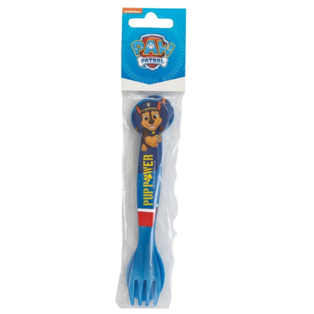Eine blaue Gabel im Paw Patrol-Design in einer Plastikverpackung, mit Chase dem Polizeihund.