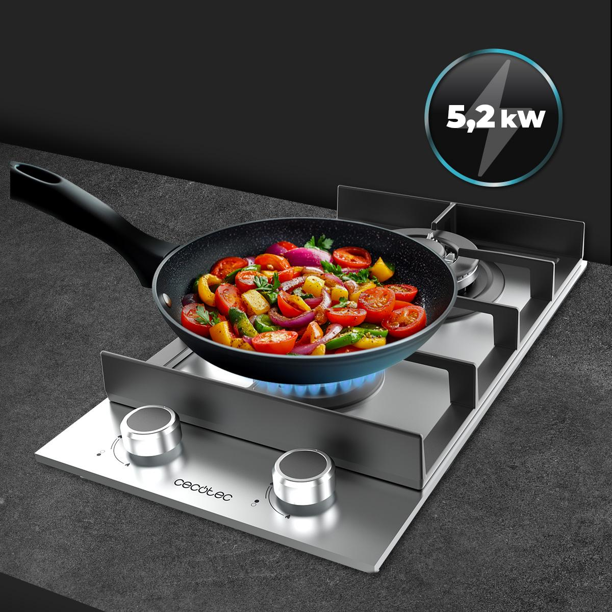 Zestaw stołu i krzesła. Stół jest kwadratowy. Krzesło ma oparcie.