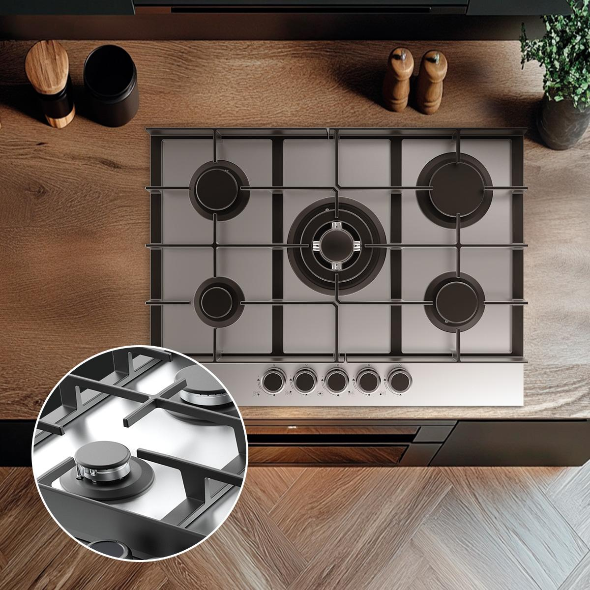 Una placa de gas con cinco quemadores, cocinando varios platos.